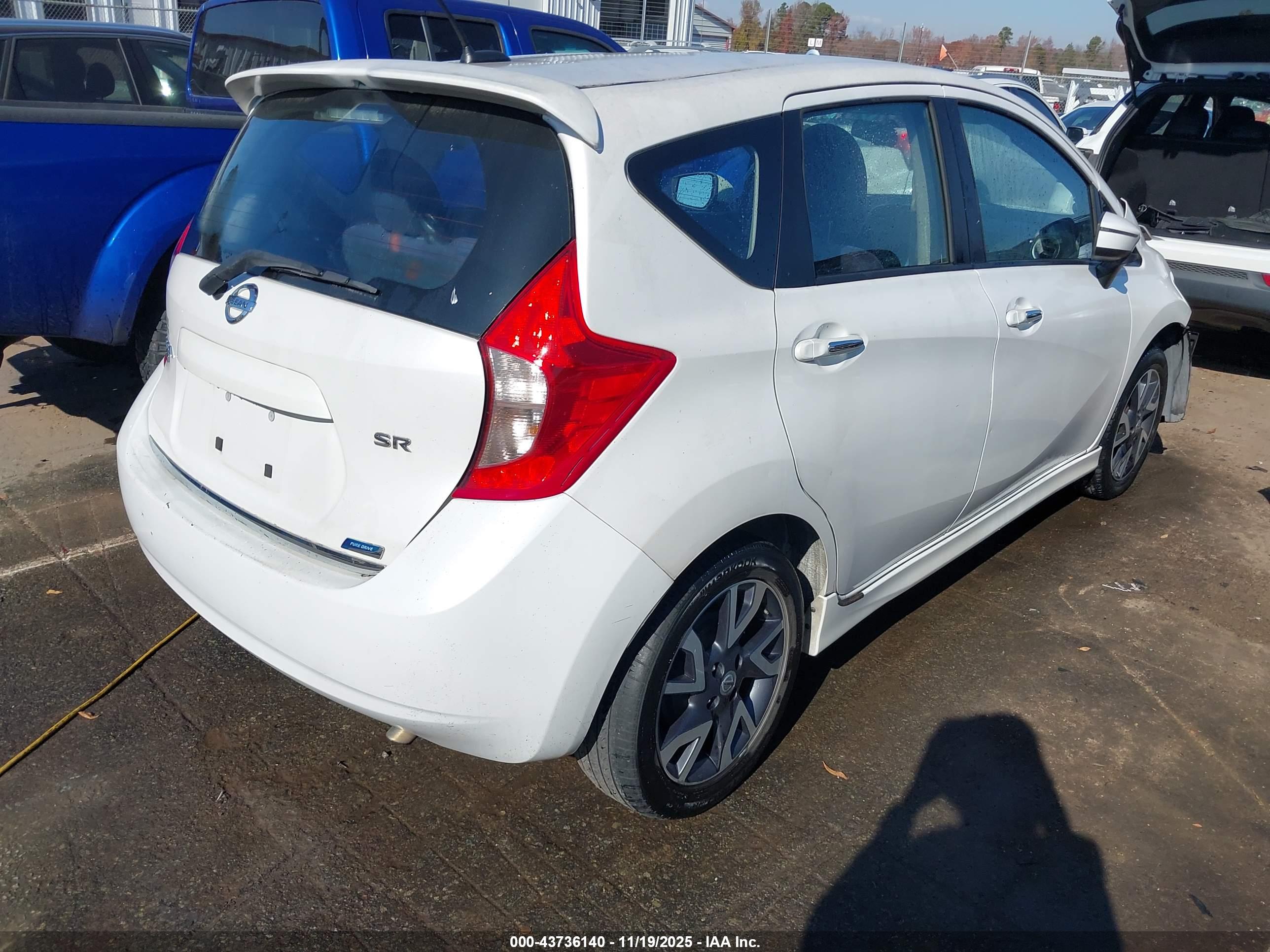 NISSAN VERSA image 4