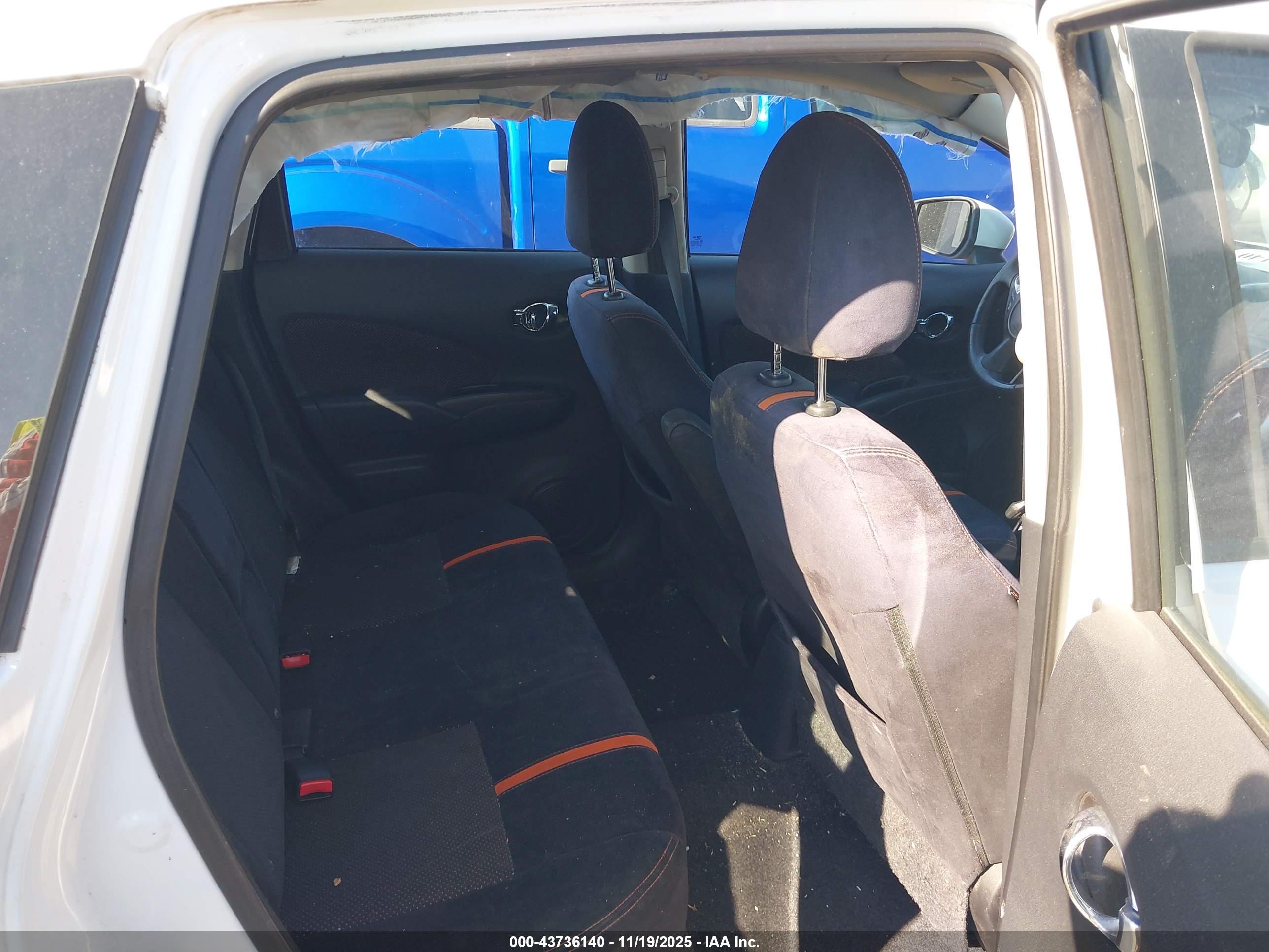 NISSAN VERSA image 8
