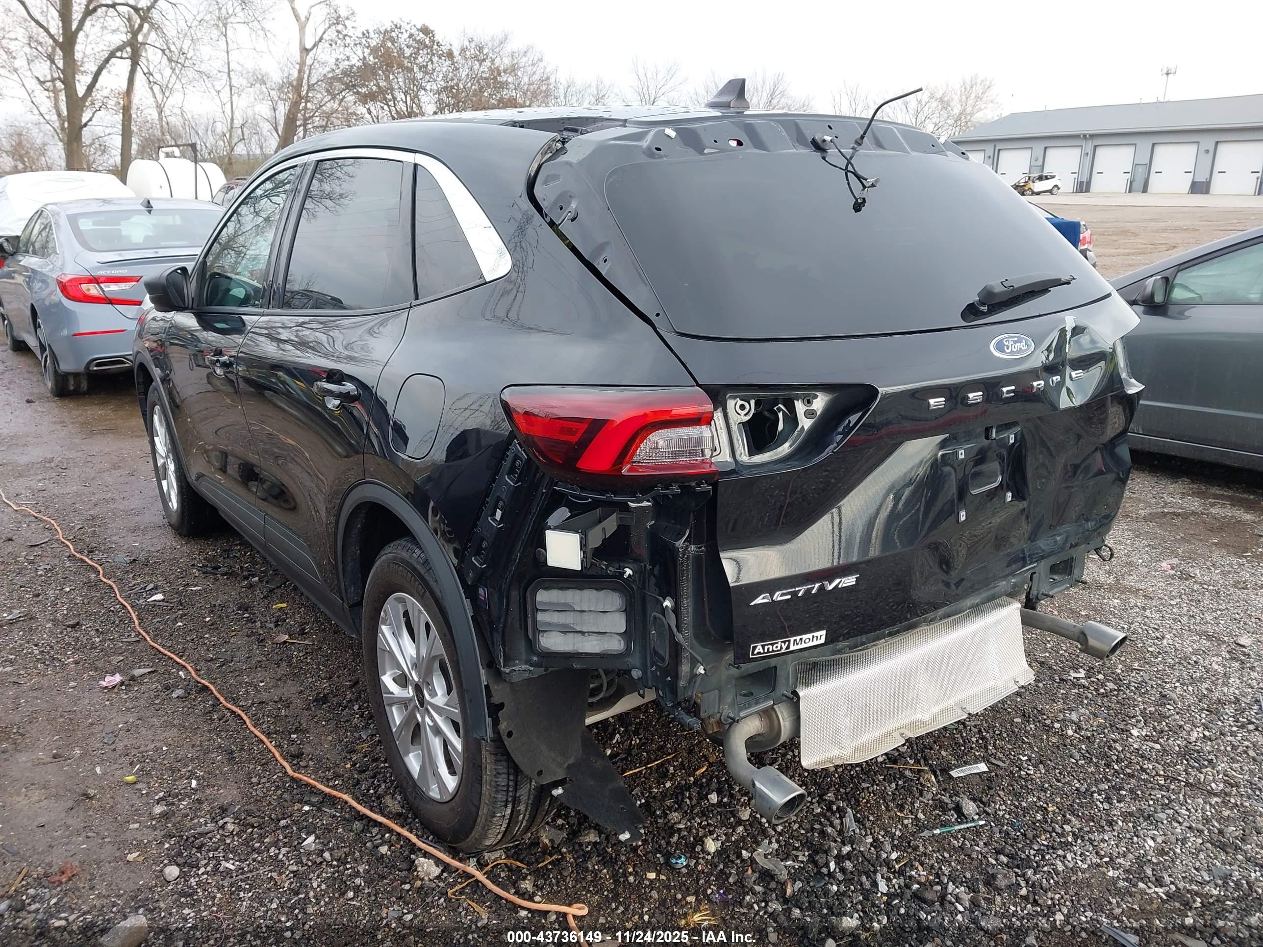 FORD ESCAPE image 3