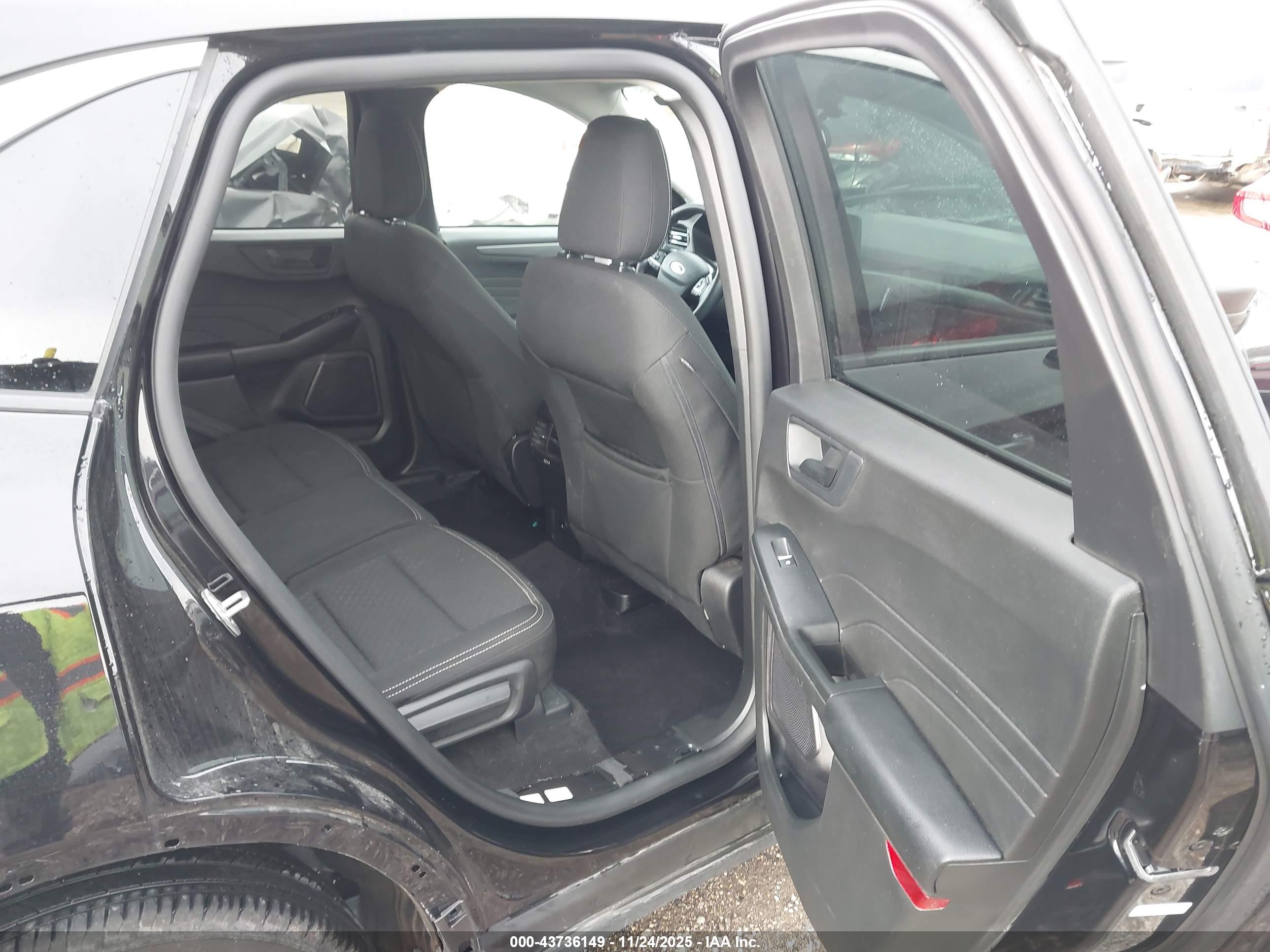 FORD ESCAPE image 8