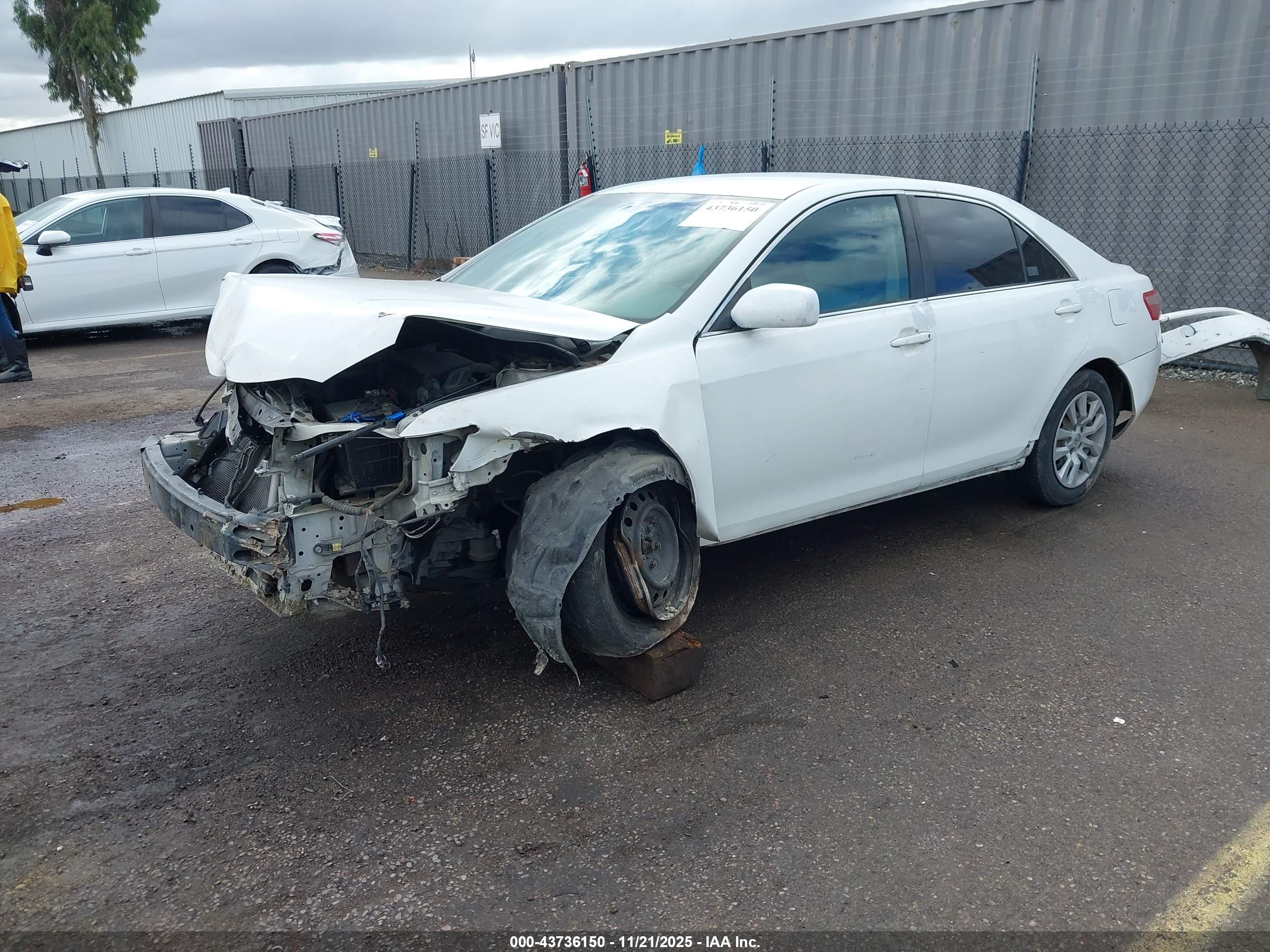 TOYOTA CAMRY image 2