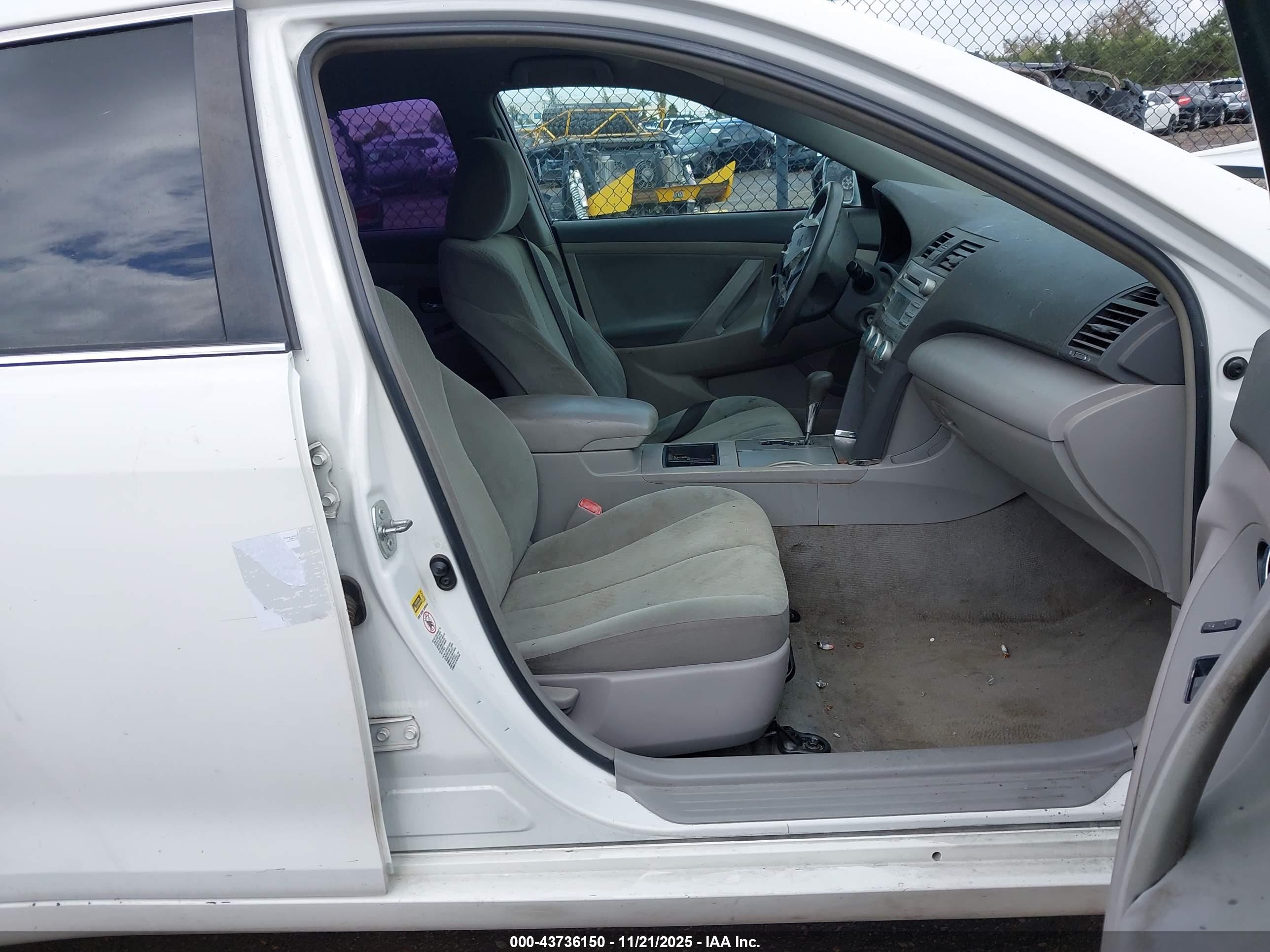 TOYOTA CAMRY image 5