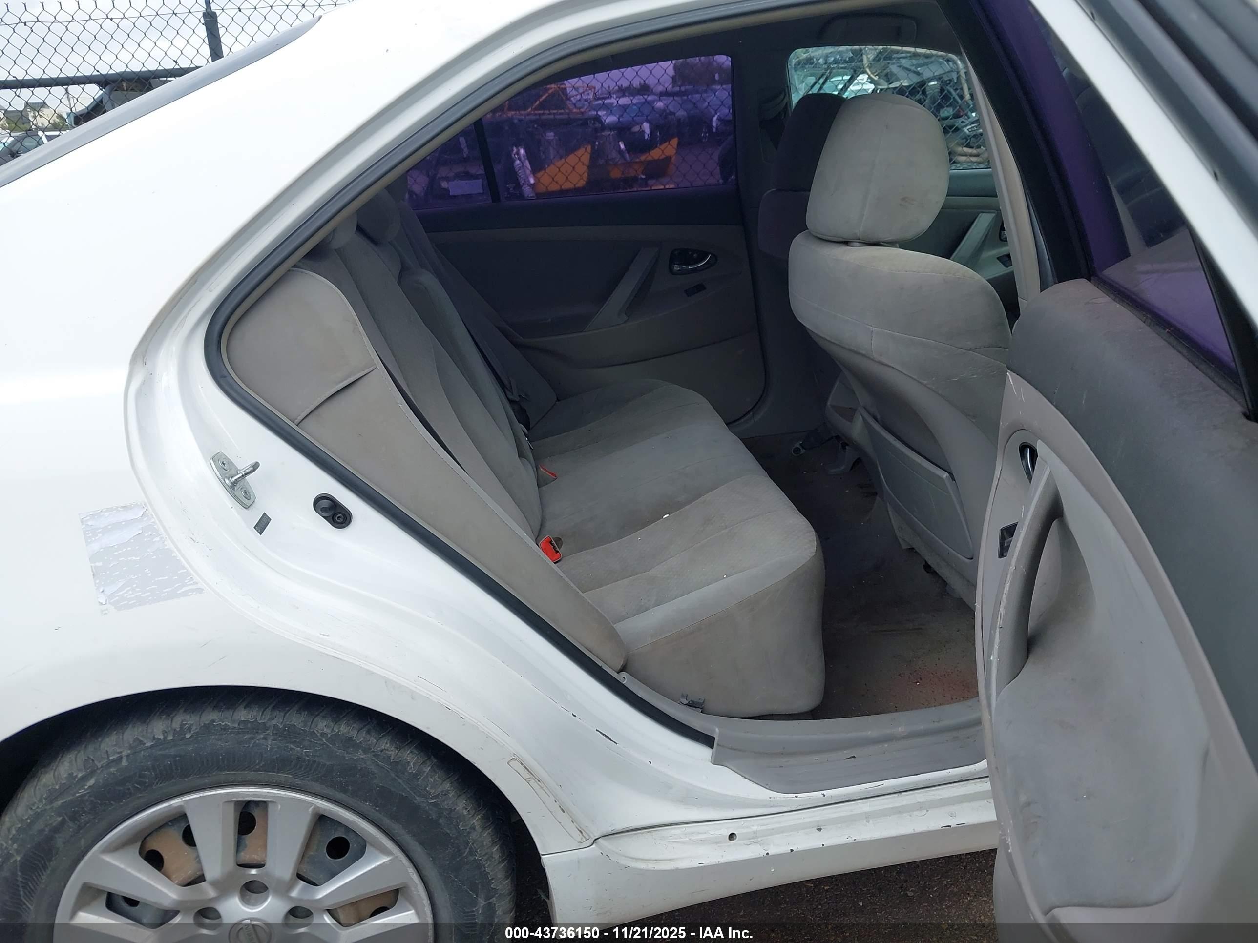 TOYOTA CAMRY image 8