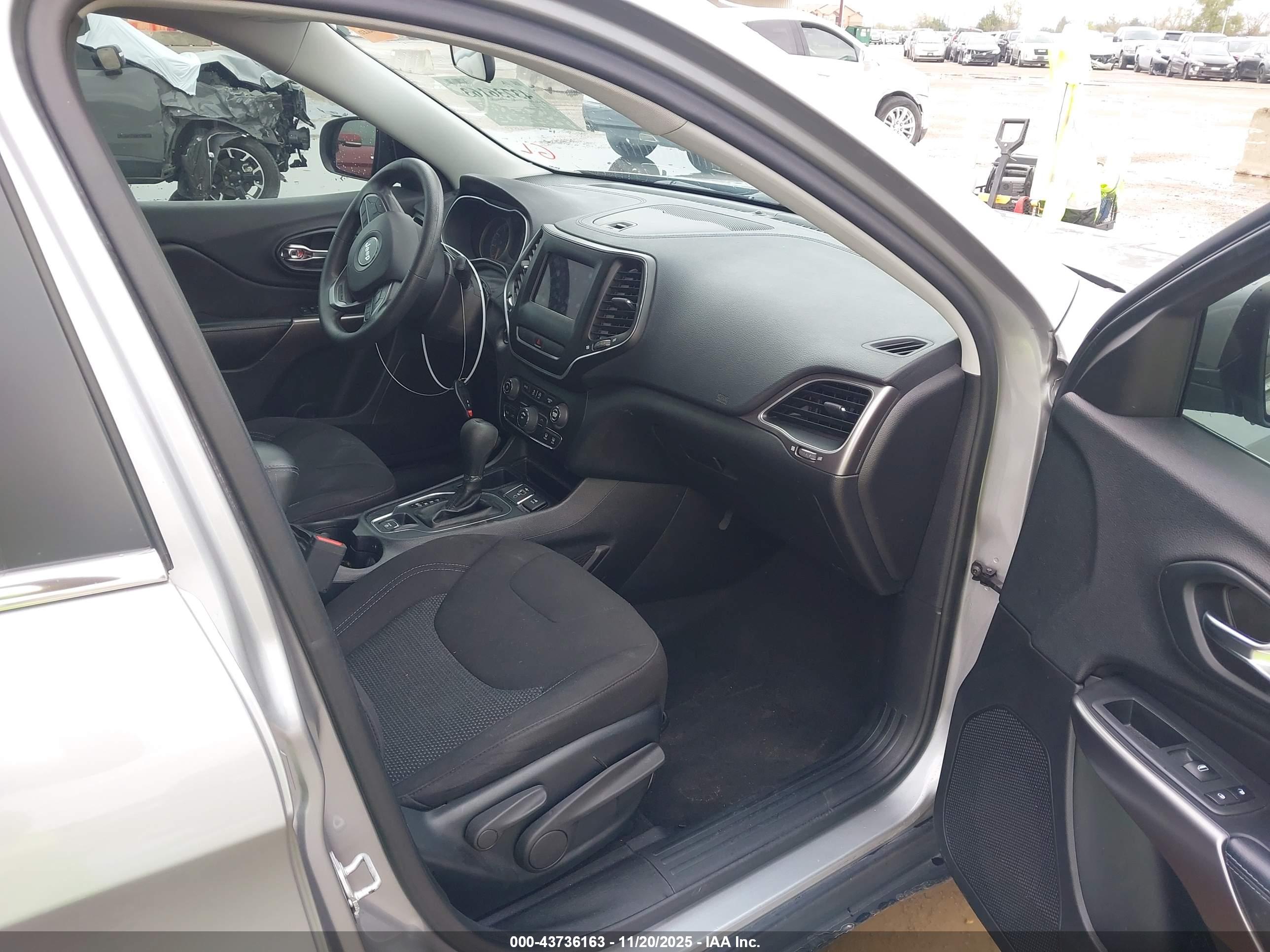 JEEP CHEROKEE image 5