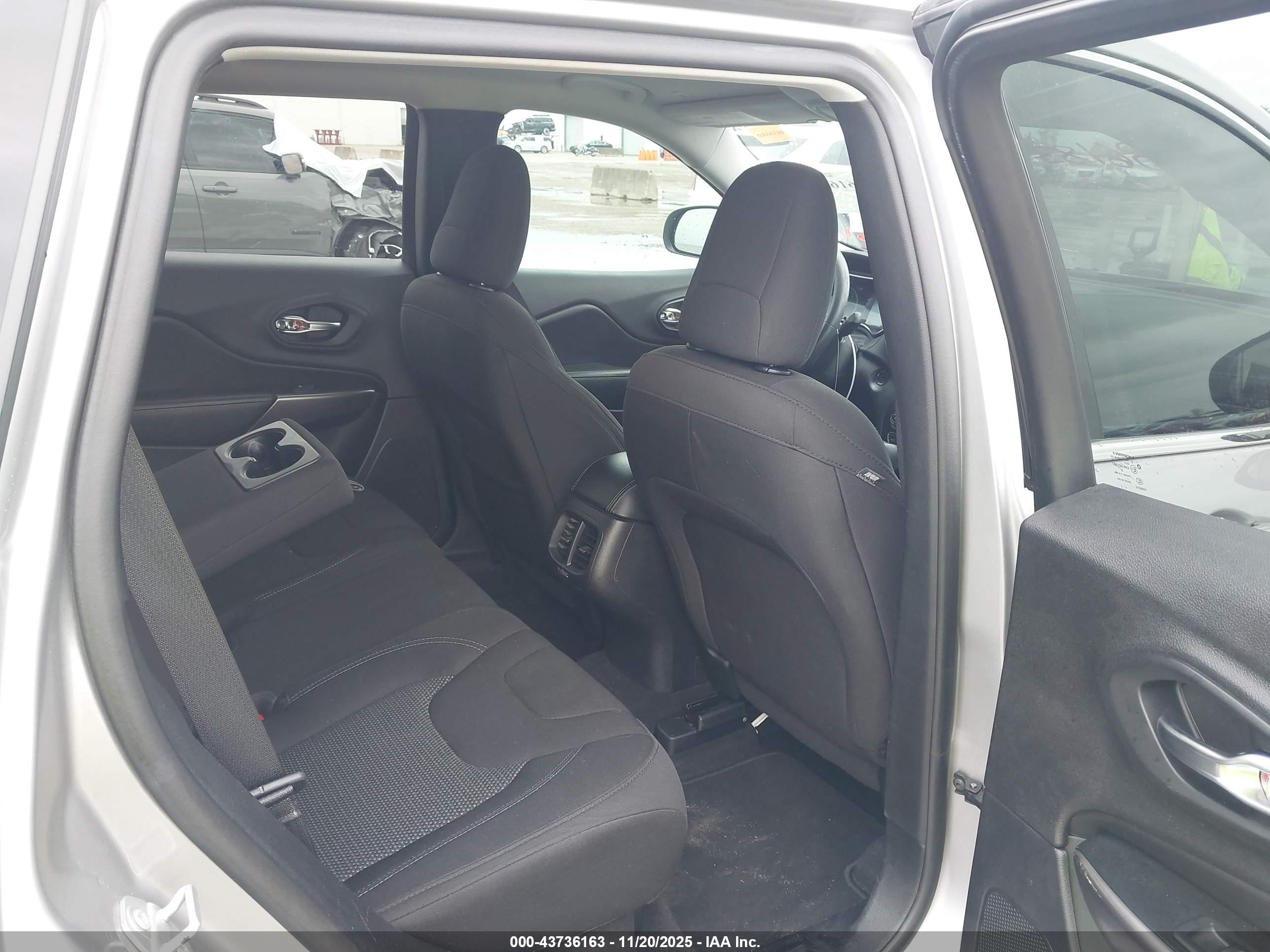 JEEP CHEROKEE image 8
