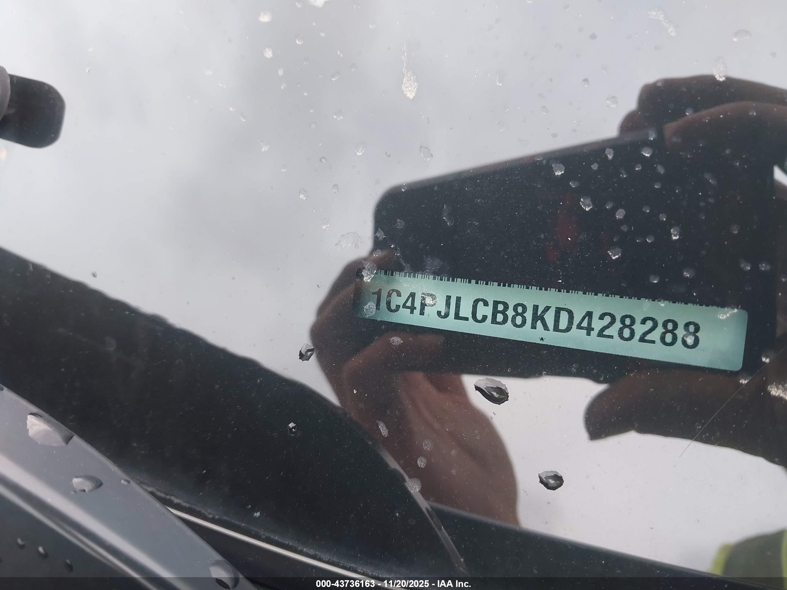JEEP CHEROKEE image 9