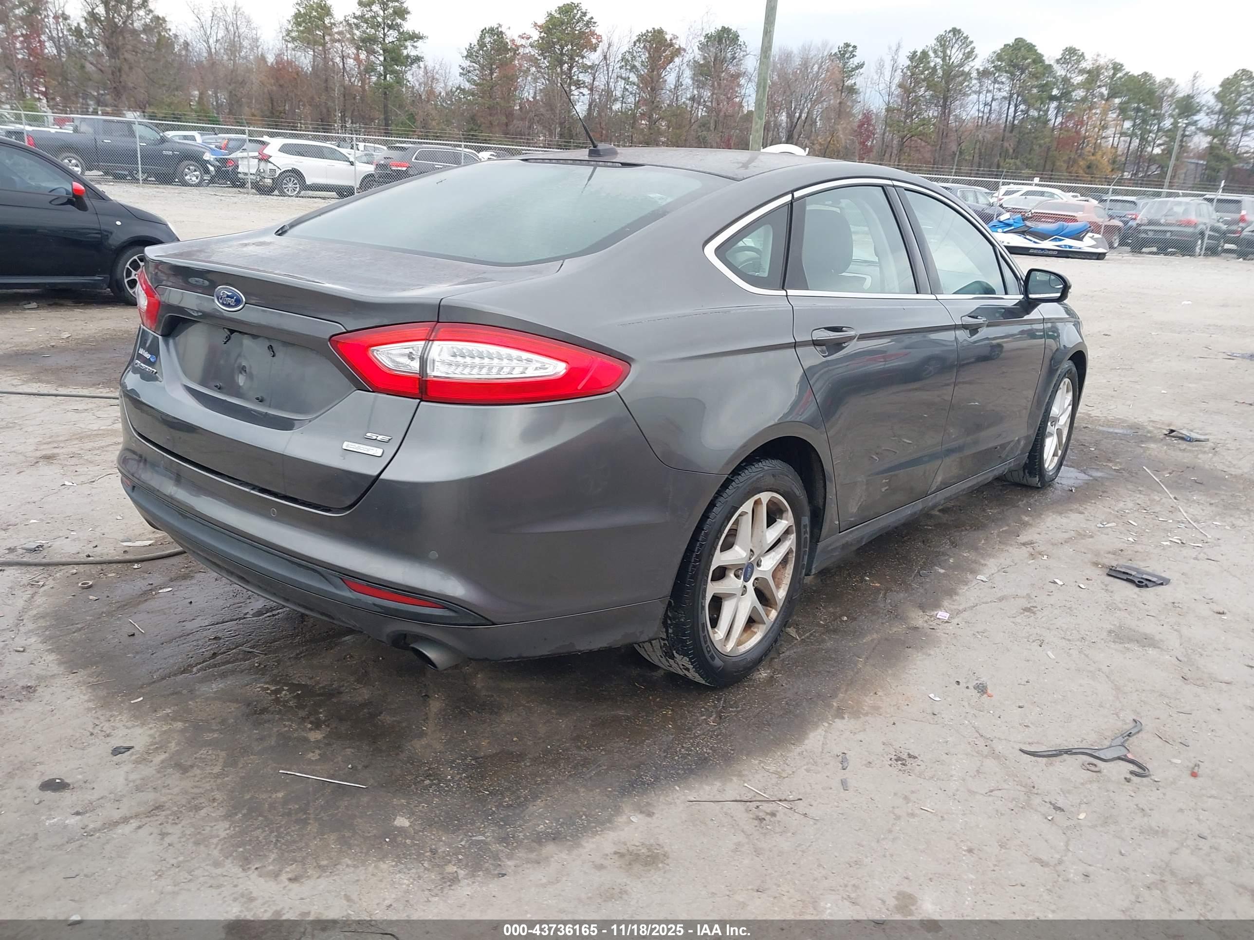 FORD FUSION image 4