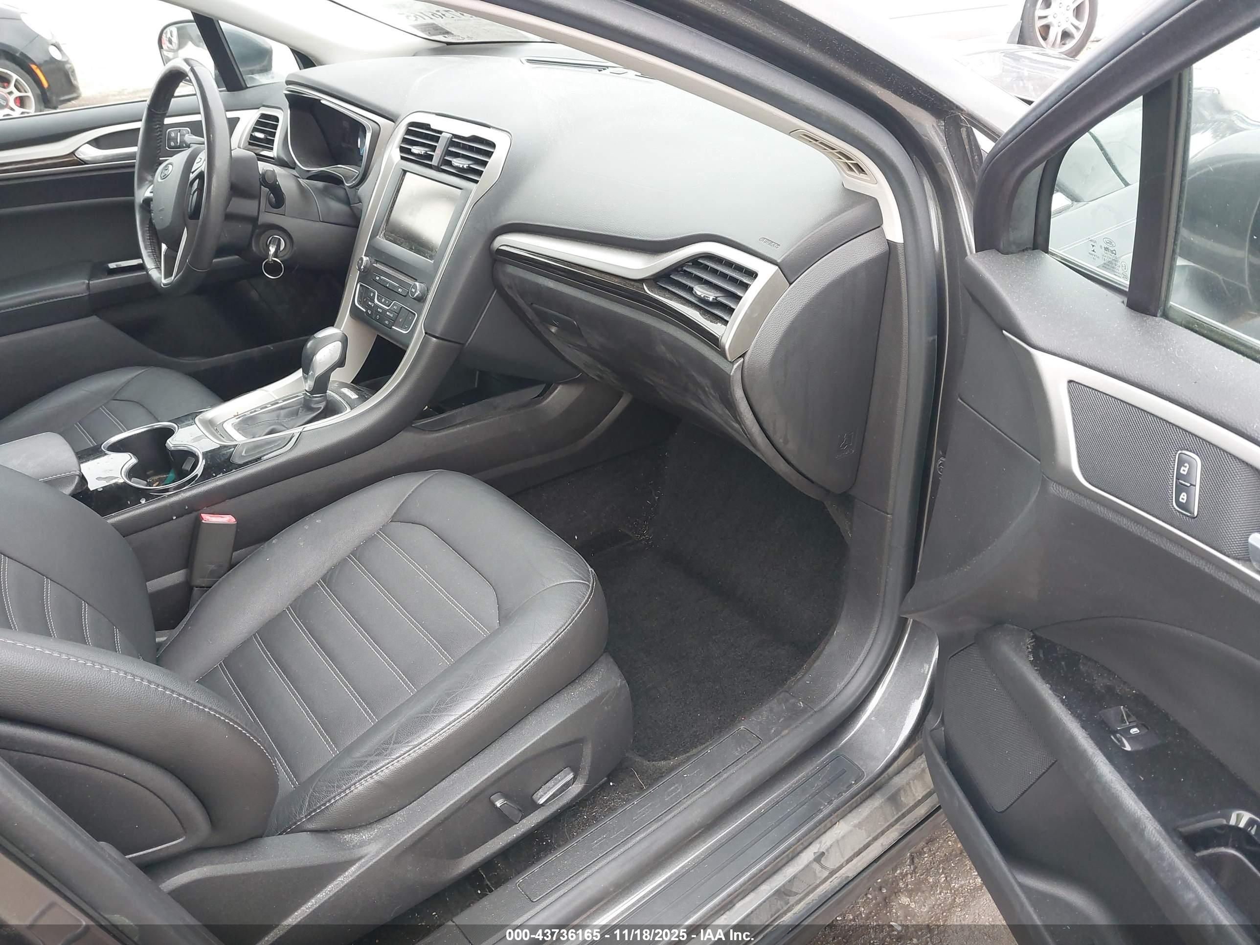 FORD FUSION image 5