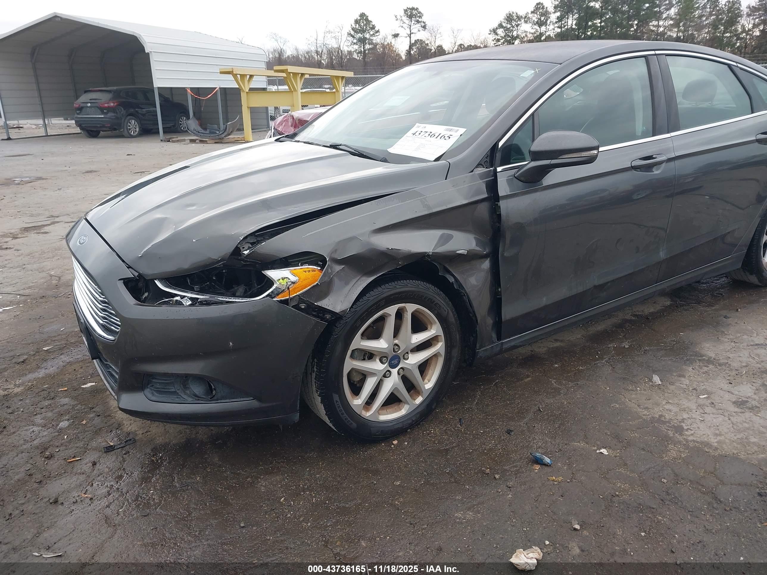 FORD FUSION image 6
