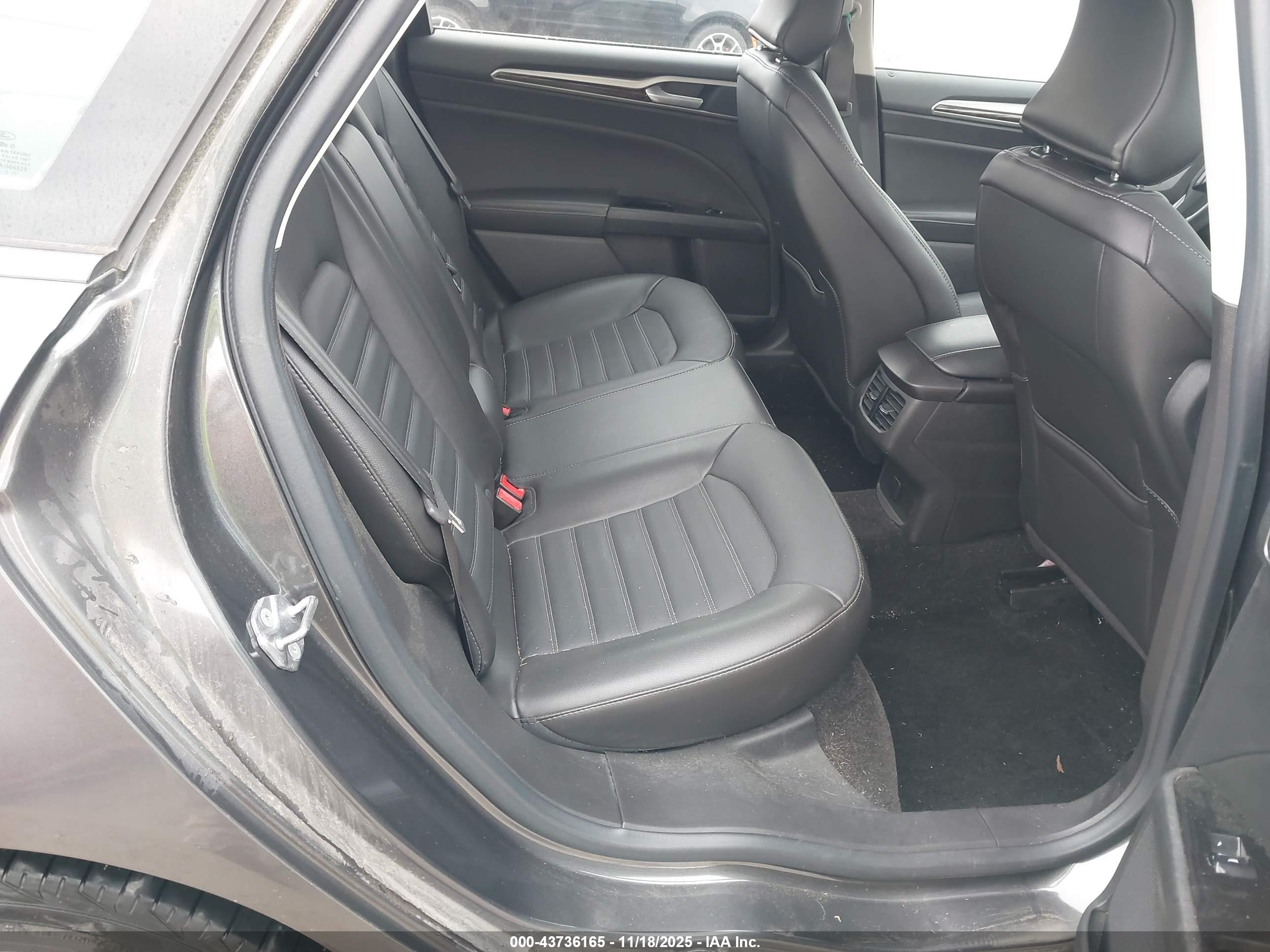 FORD FUSION image 8