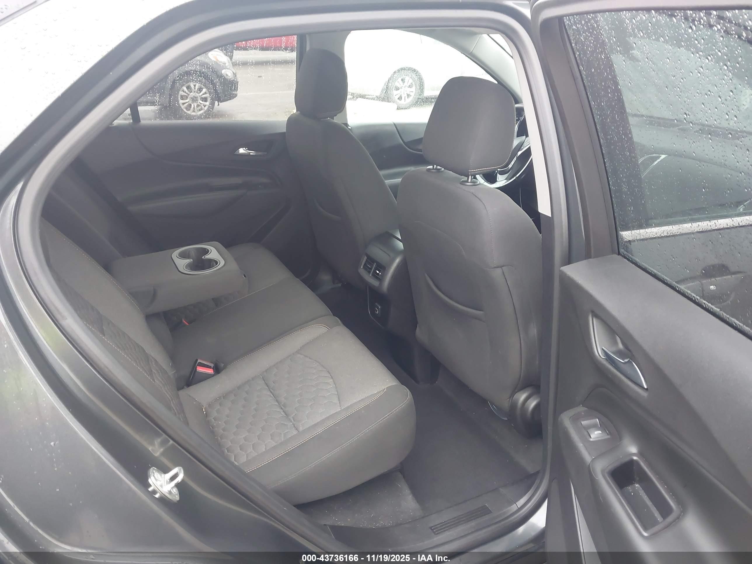 CHEVROLET EQUINOX image 8