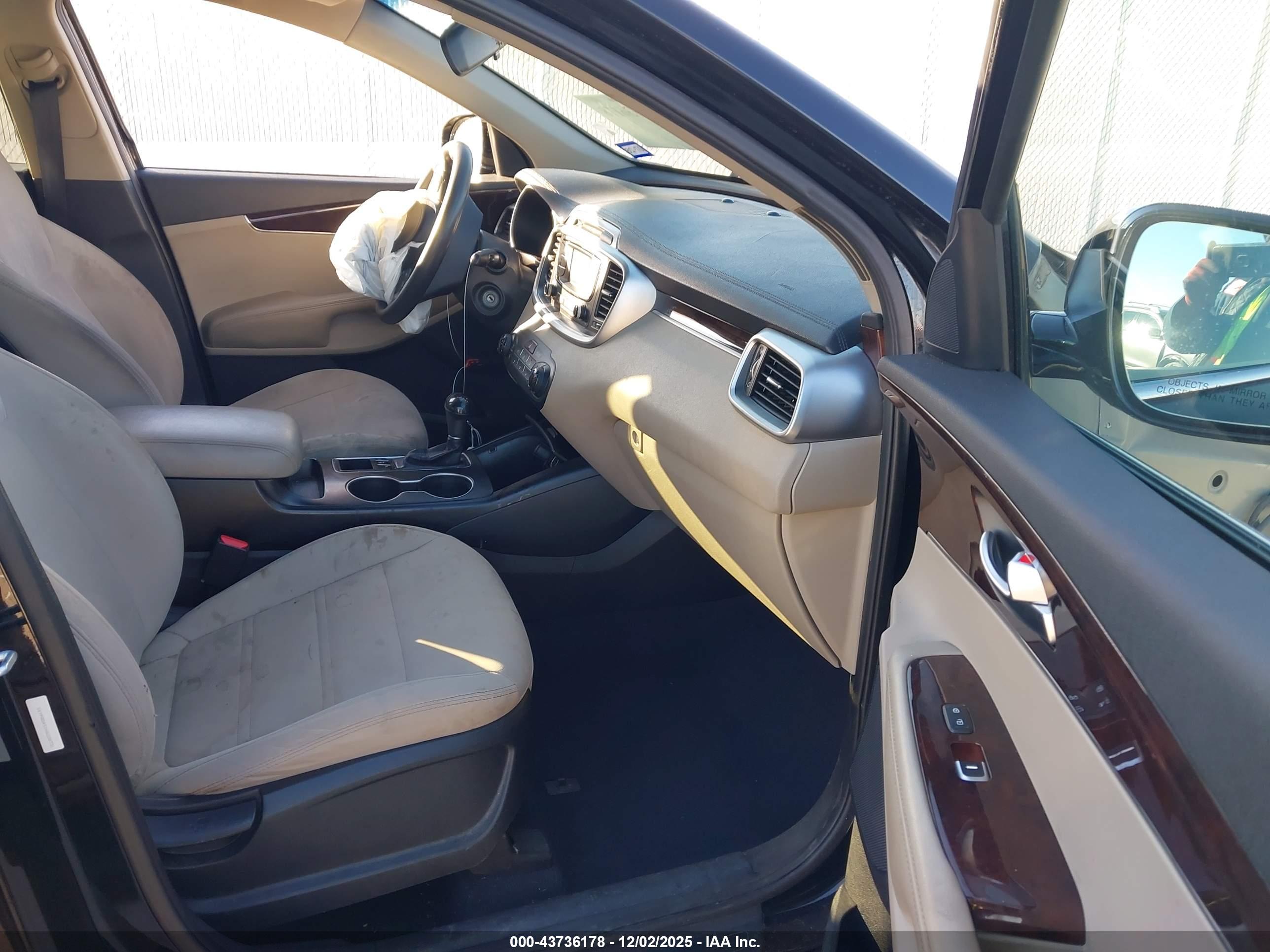 KIA SORENTO image 5