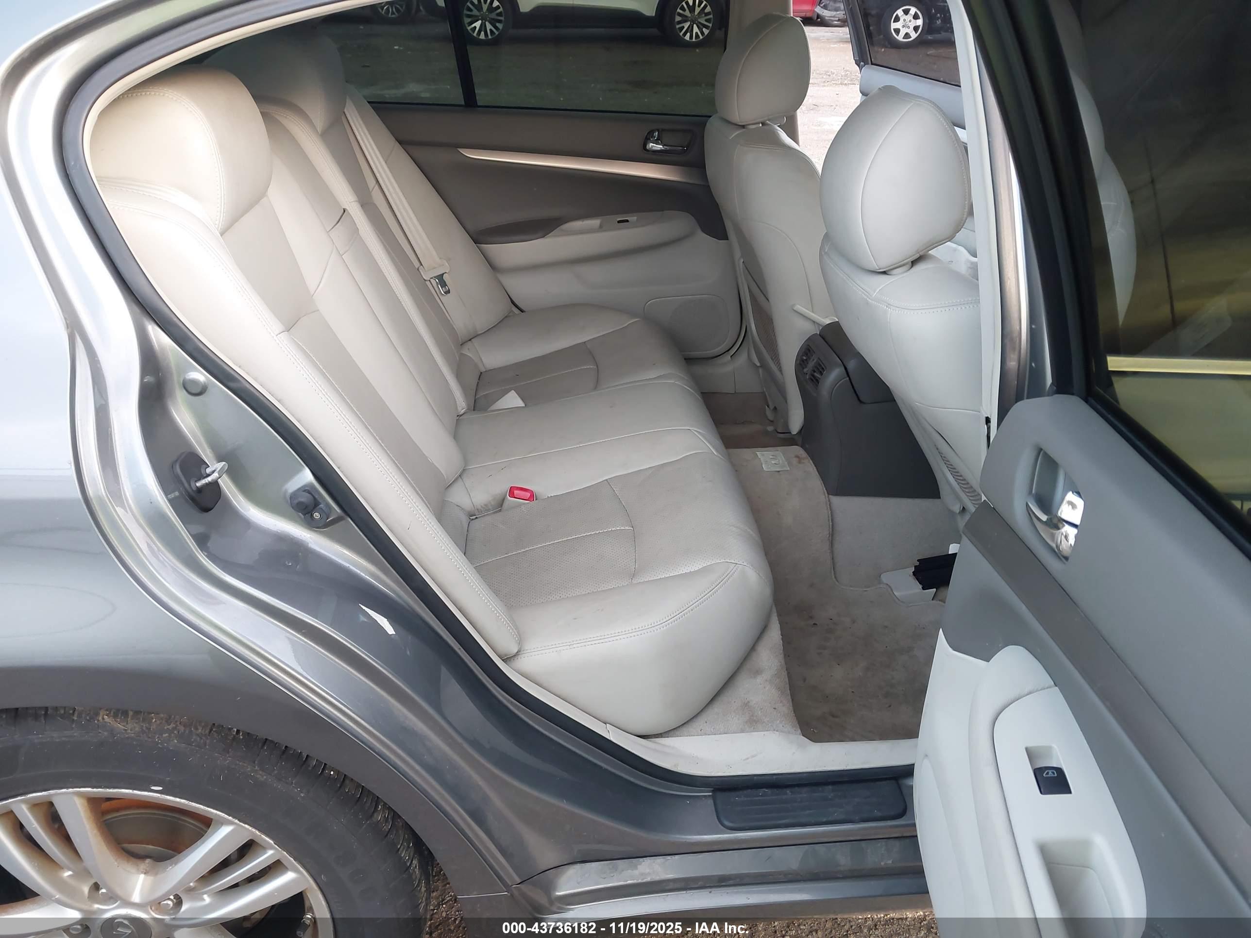 INFINITI G37X image 8