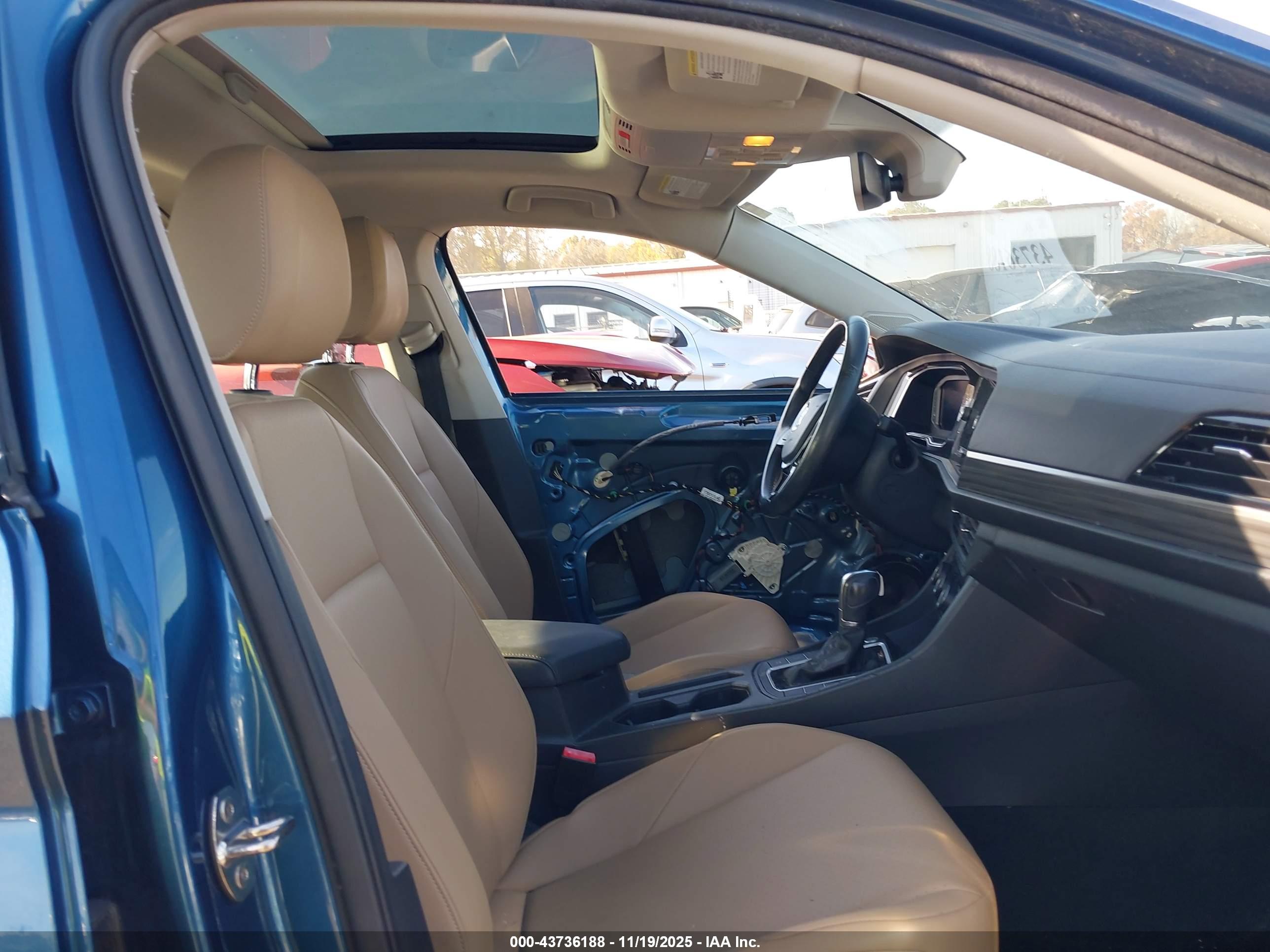 VOLKSWAGEN JETTA image 5