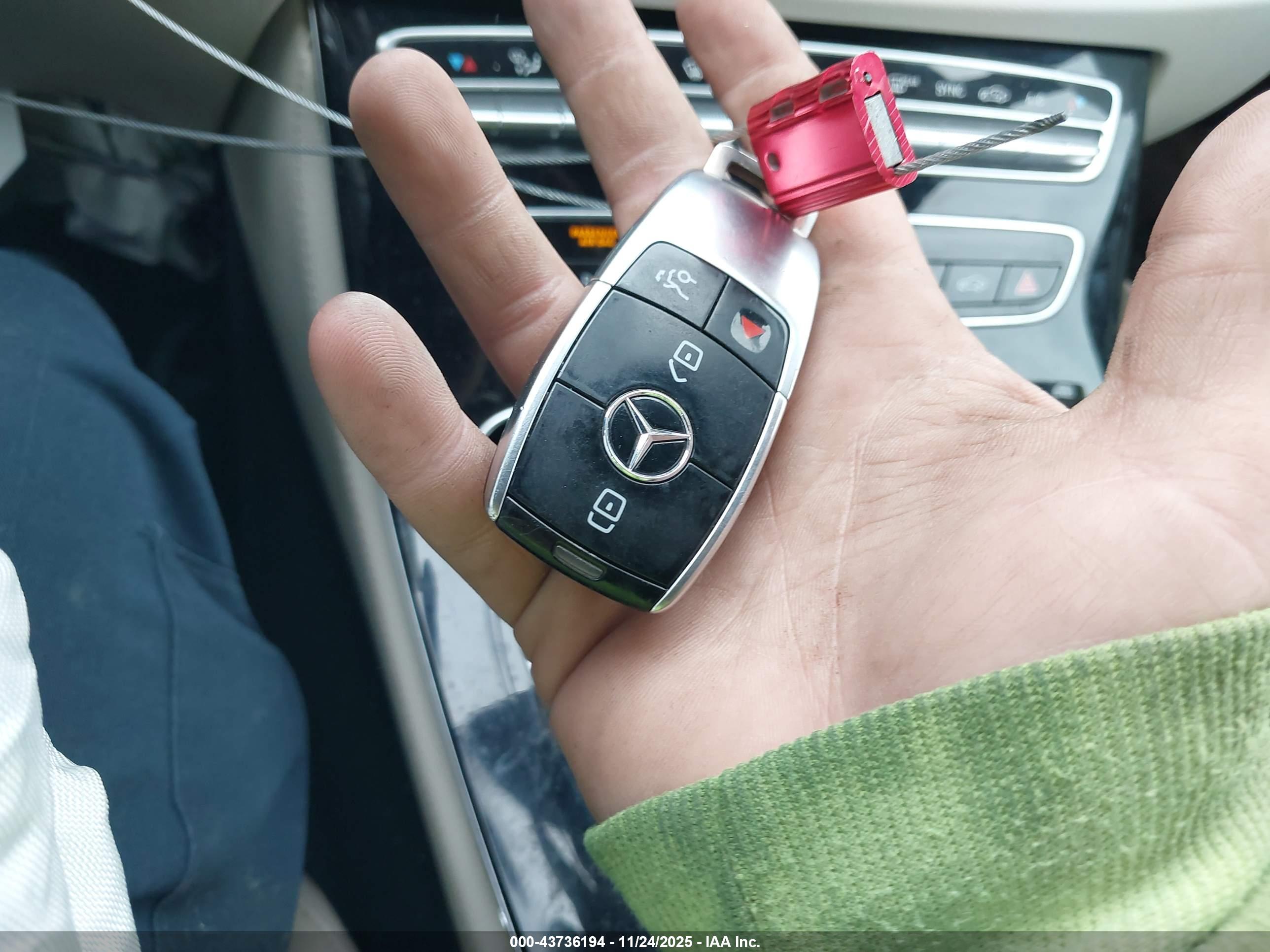 MERCEDES-BENZ E image 11