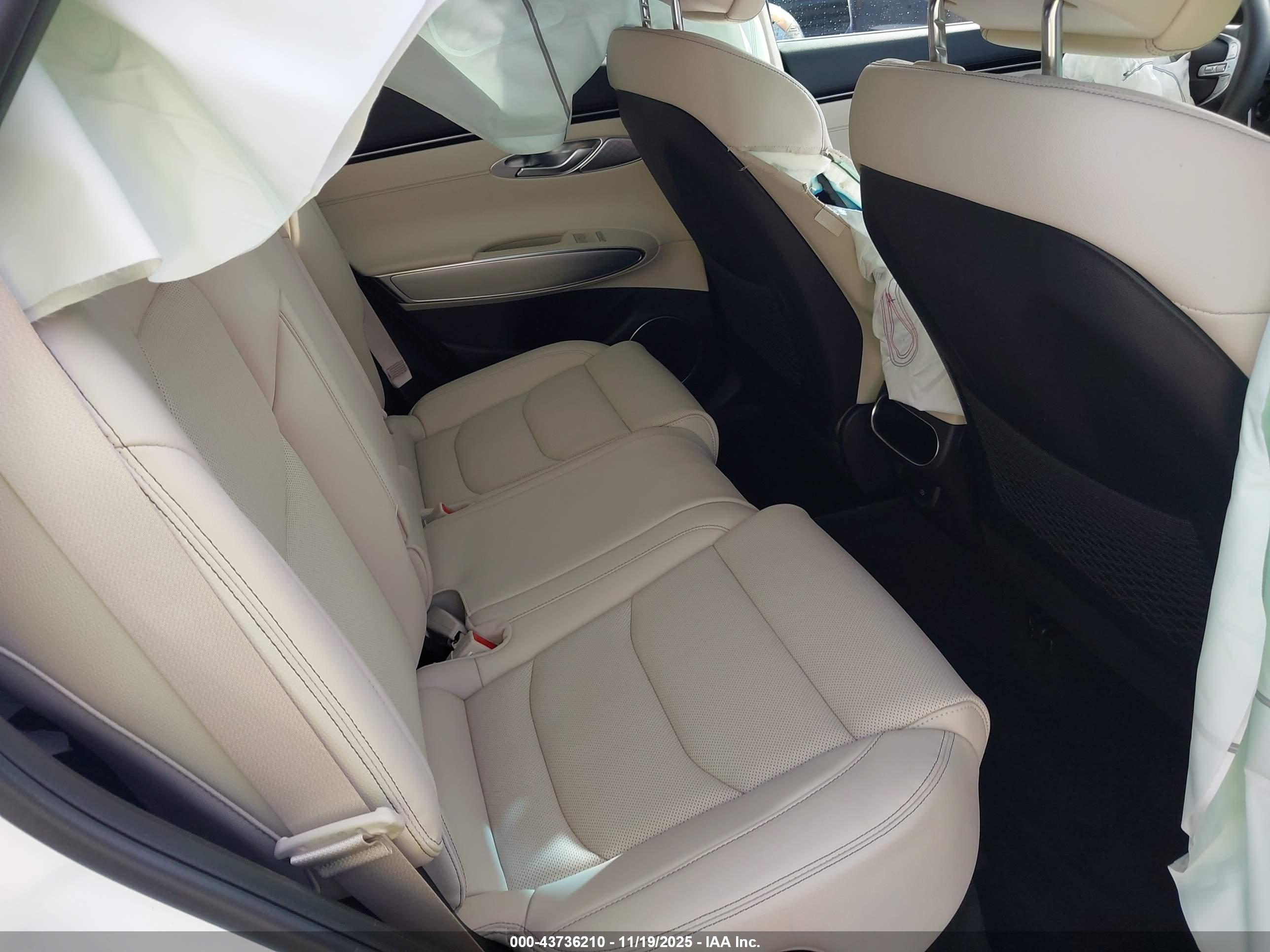 GENESIS GV70 image 8