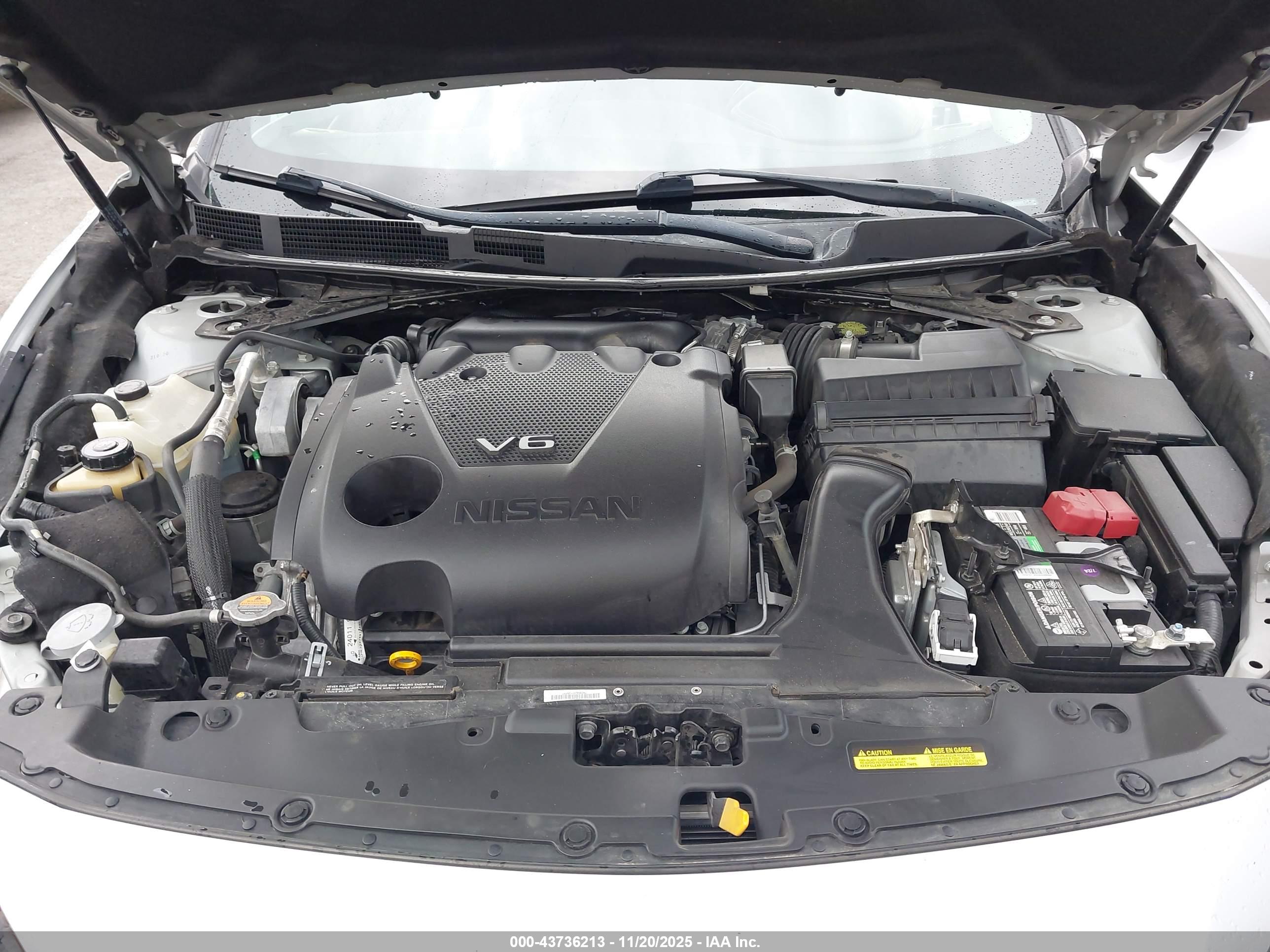 NISSAN MAXIMA image 10