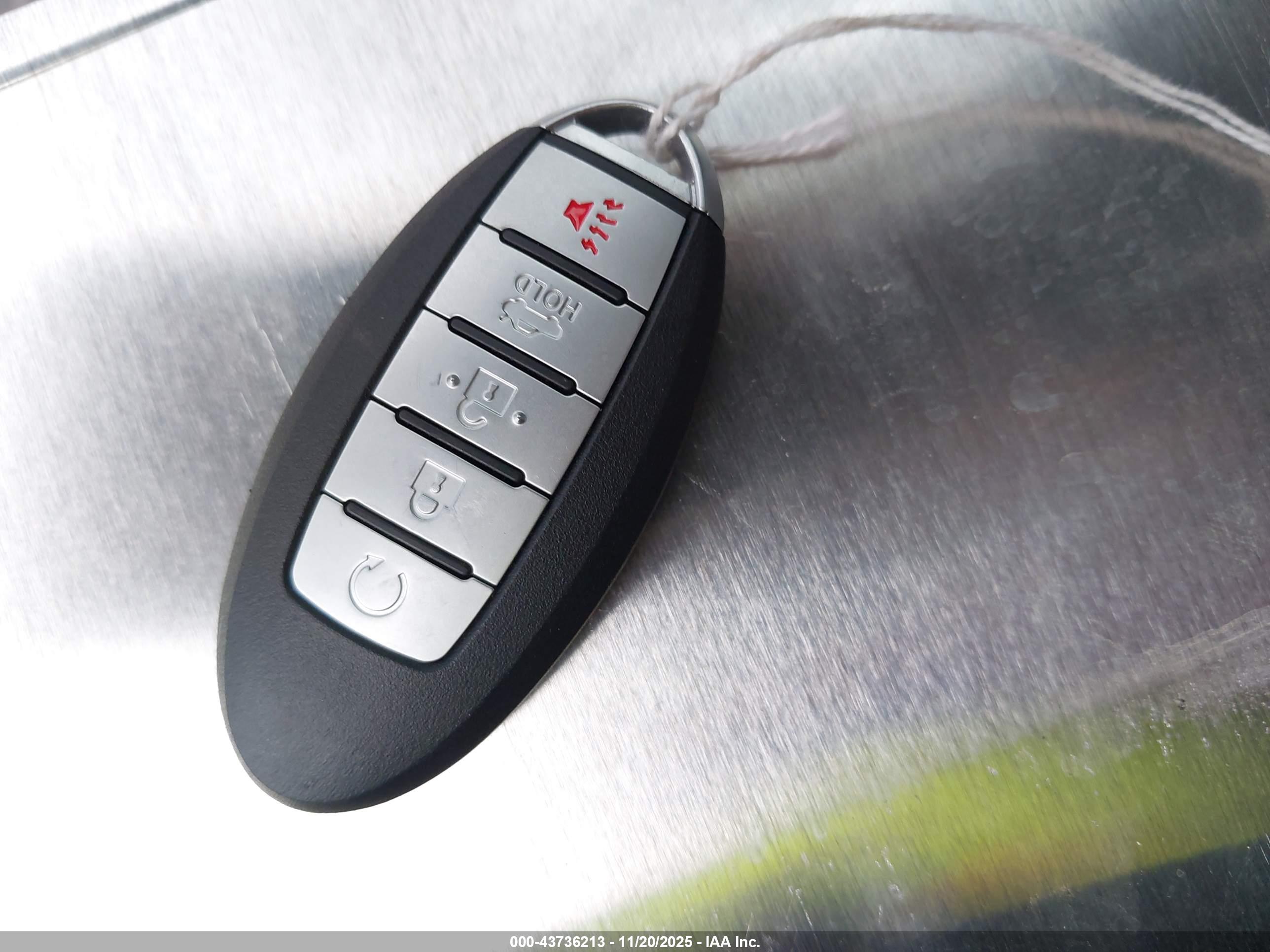 NISSAN MAXIMA image 11