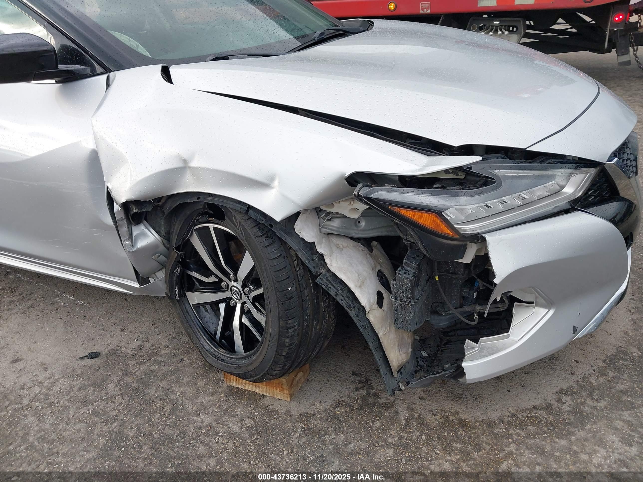 NISSAN MAXIMA image 6