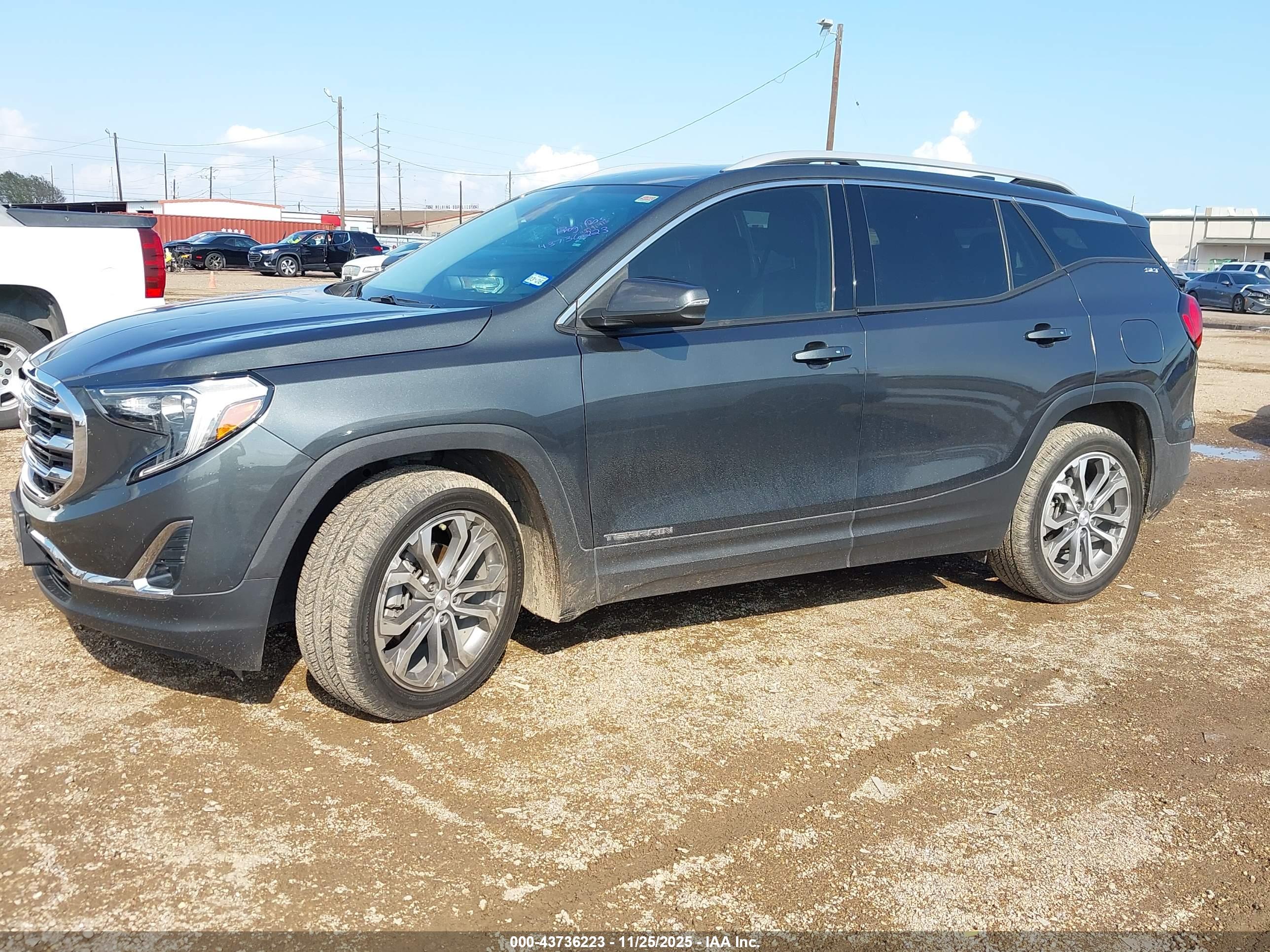 GMC TERRAIN image 2