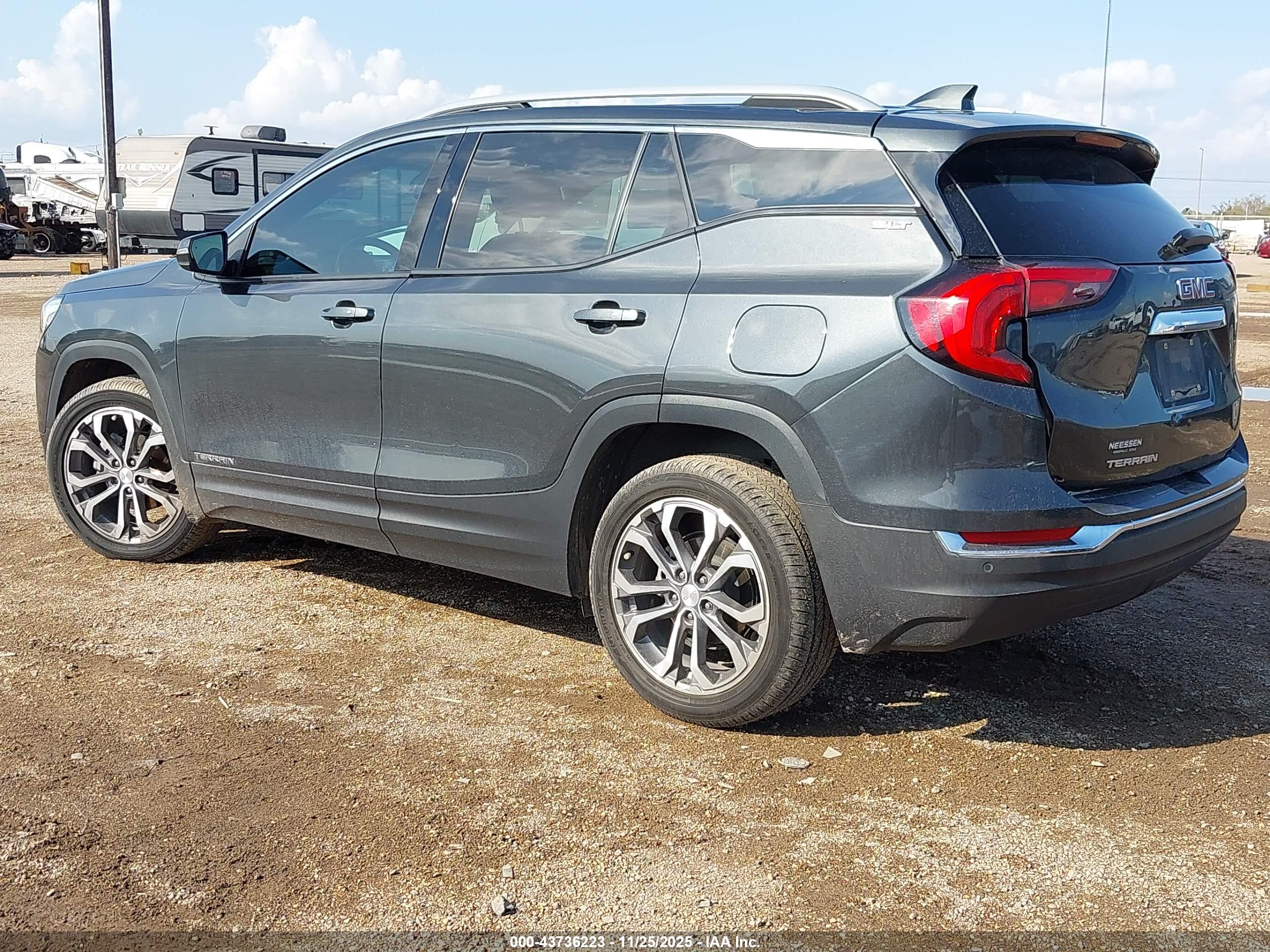 GMC TERRAIN image 3