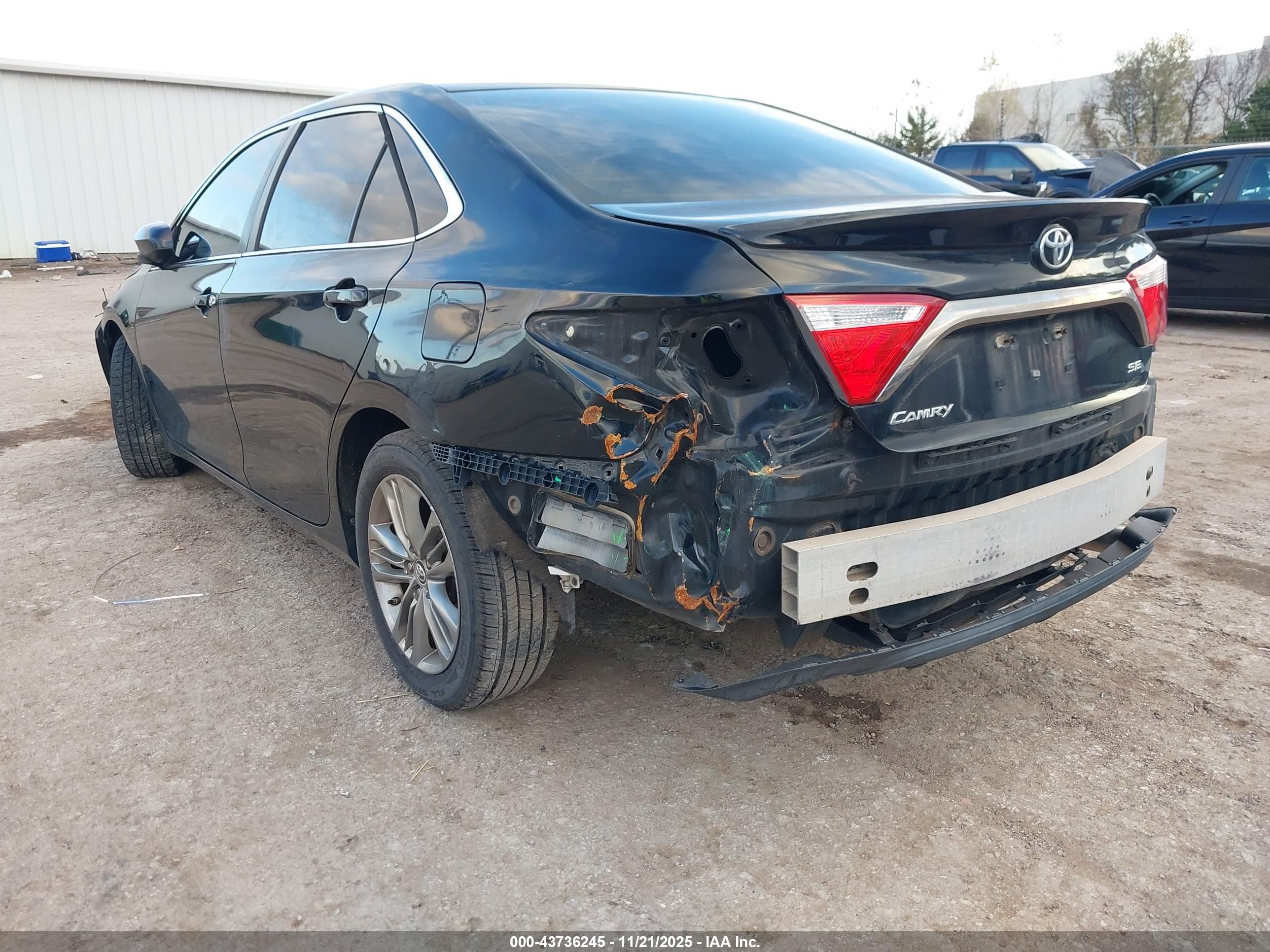 TOYOTA CAMRY image 3