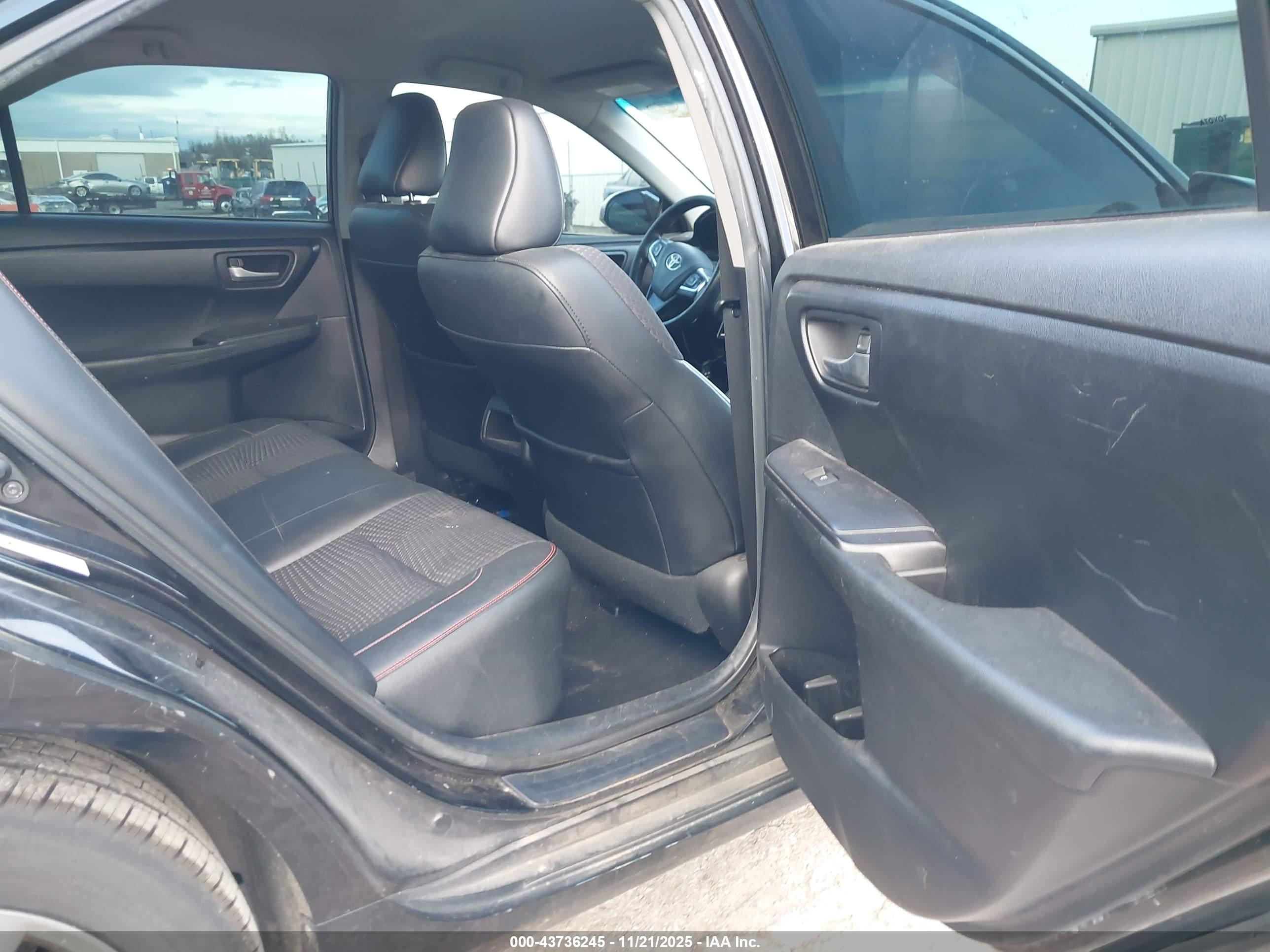 TOYOTA CAMRY image 8