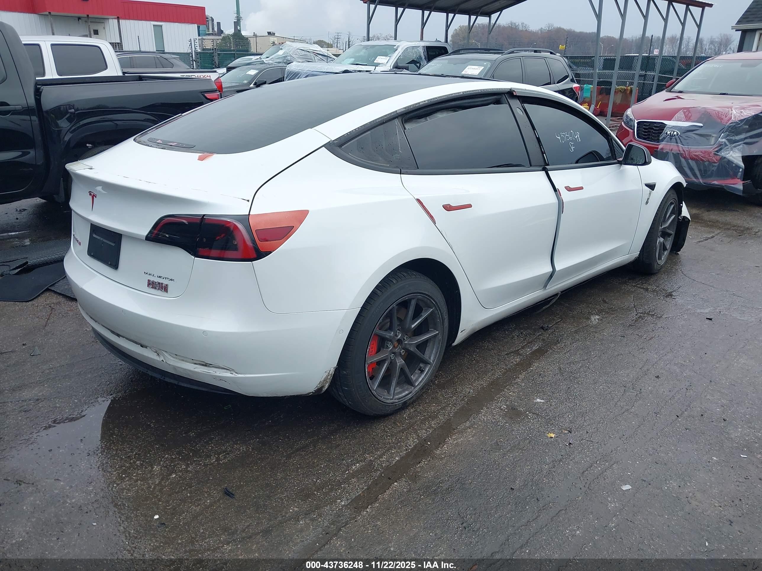 TESLA MODEL image 4