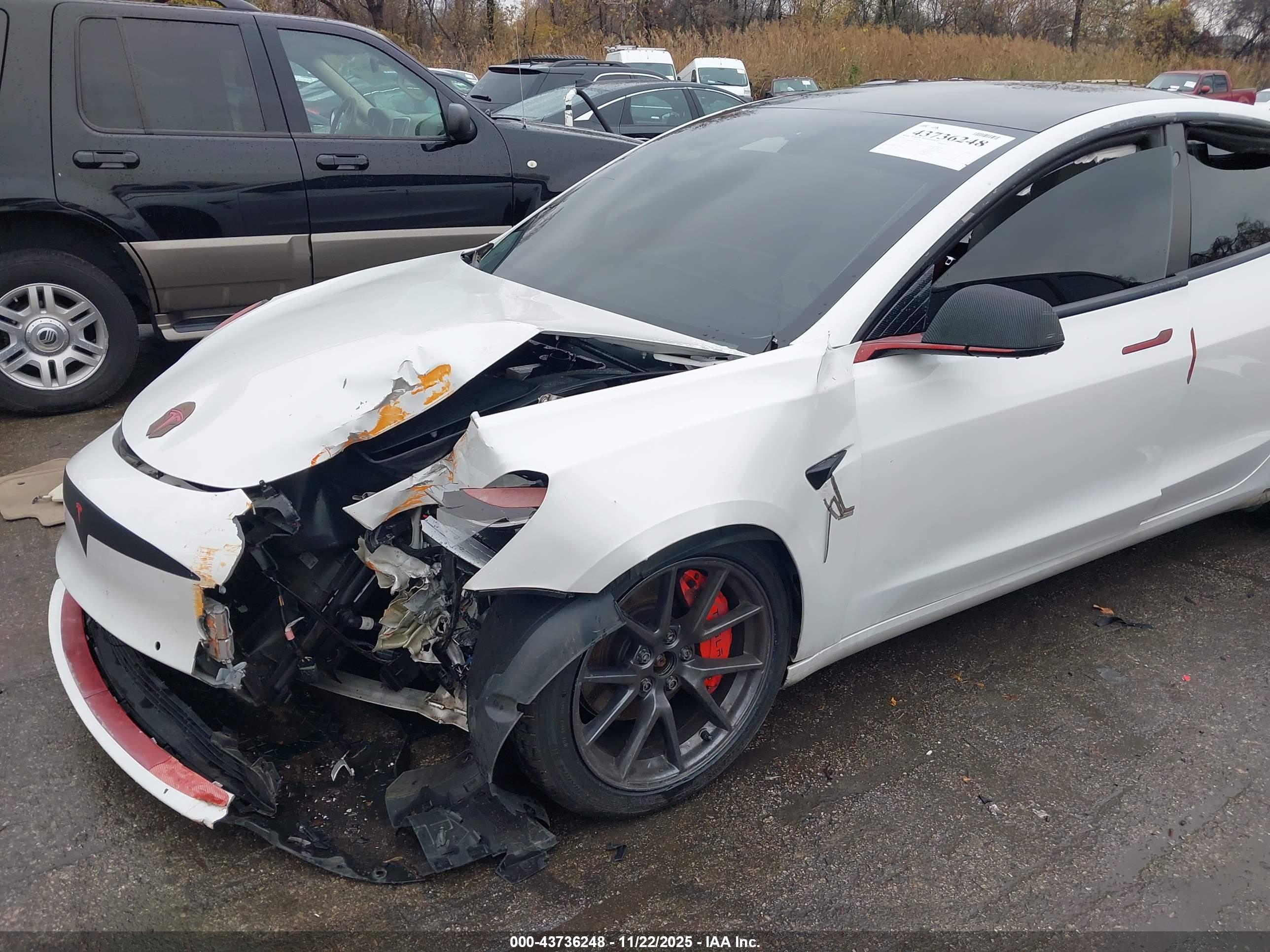 TESLA MODEL image 6
