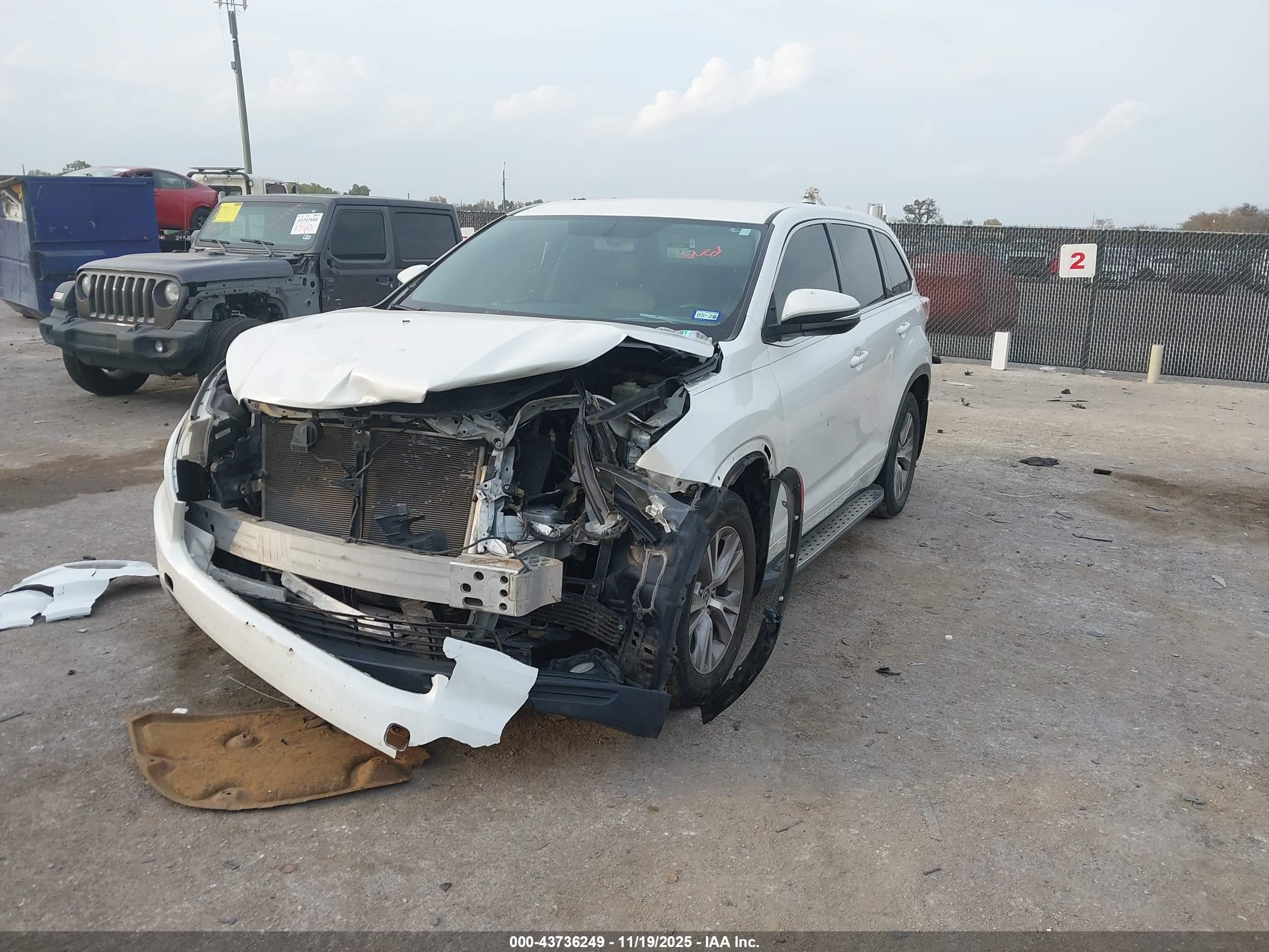TOYOTA HIGHLANDER image 2