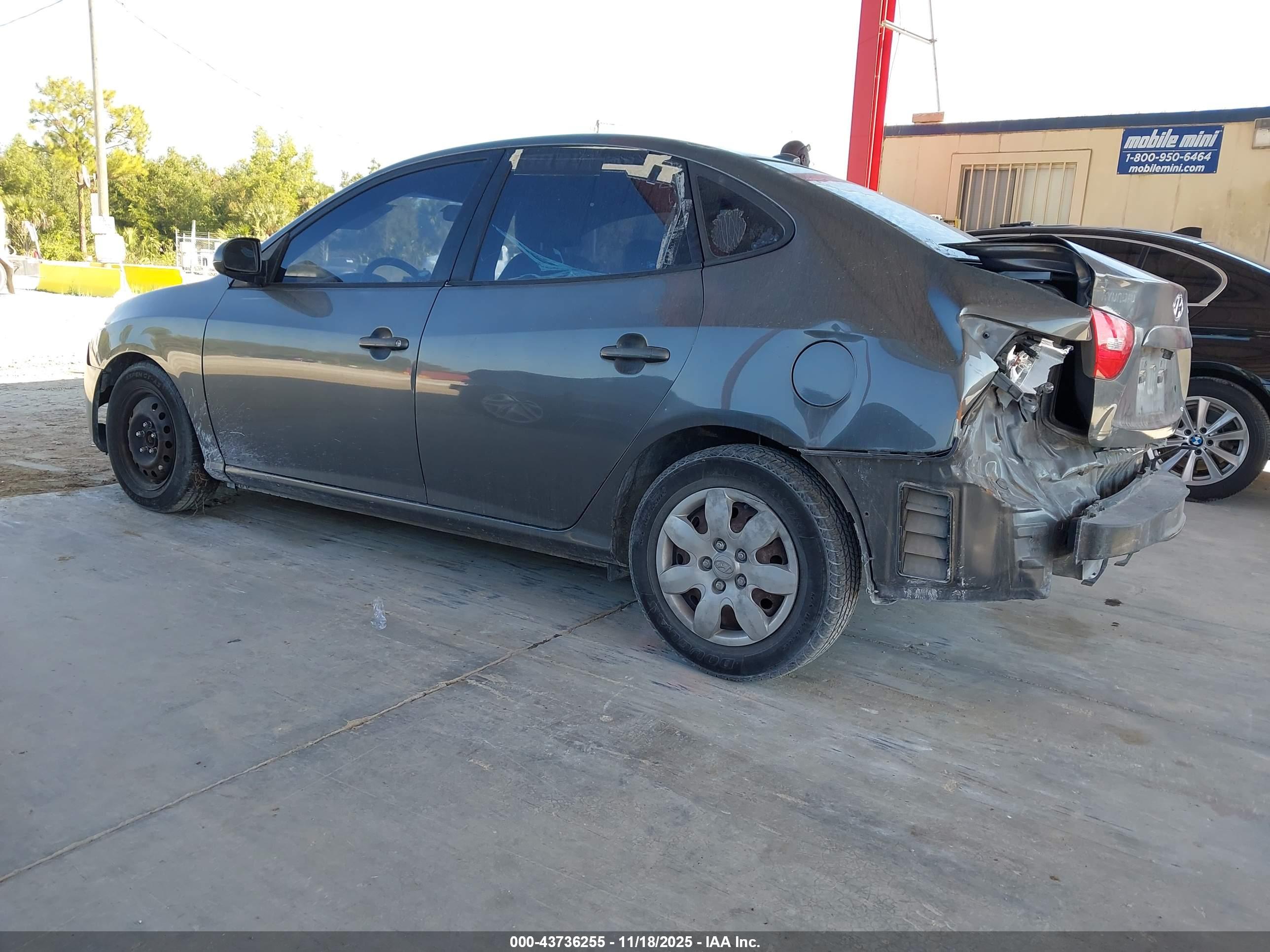 HYUNDAI ELANTRA image 3