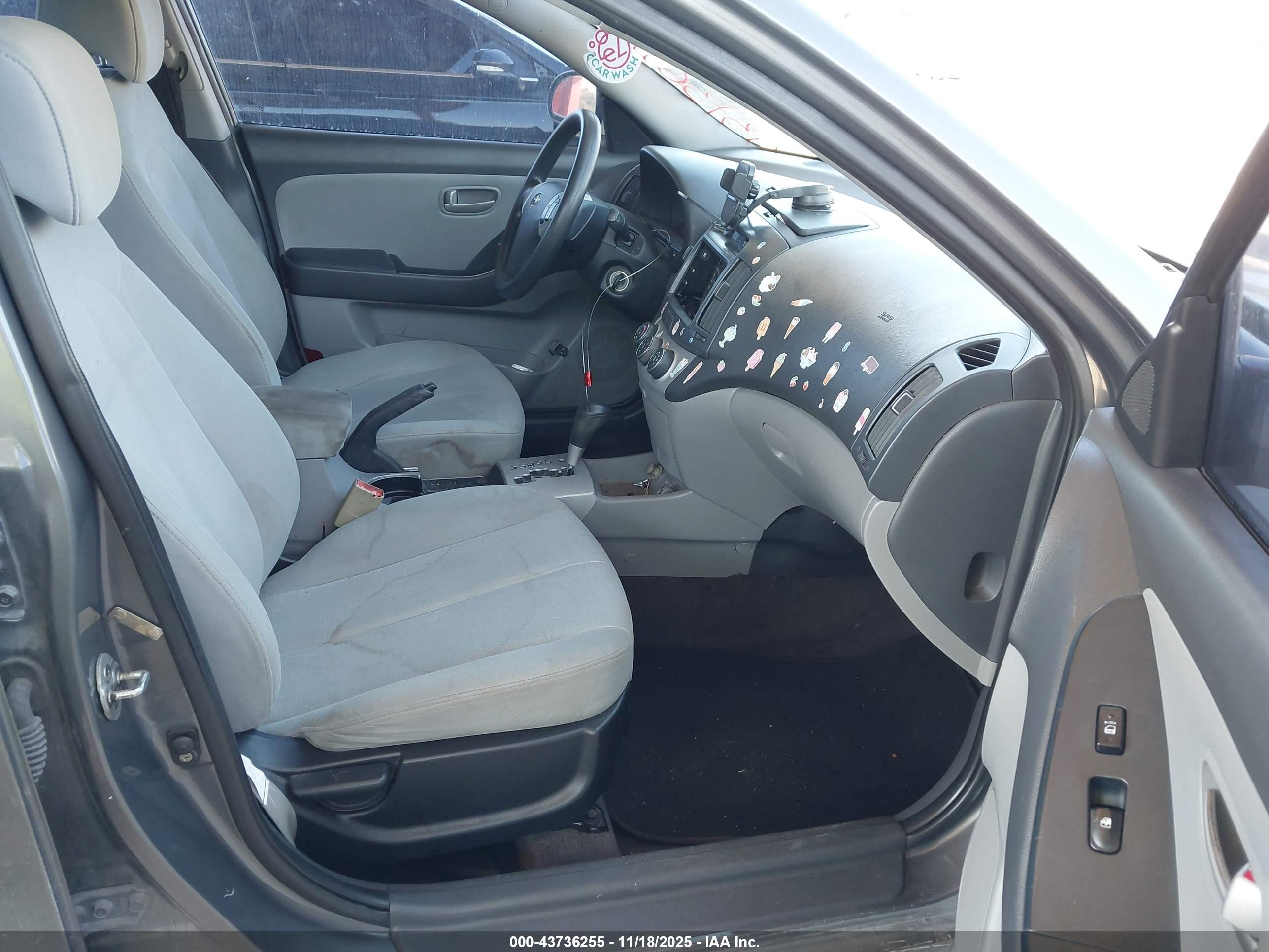 HYUNDAI ELANTRA image 5