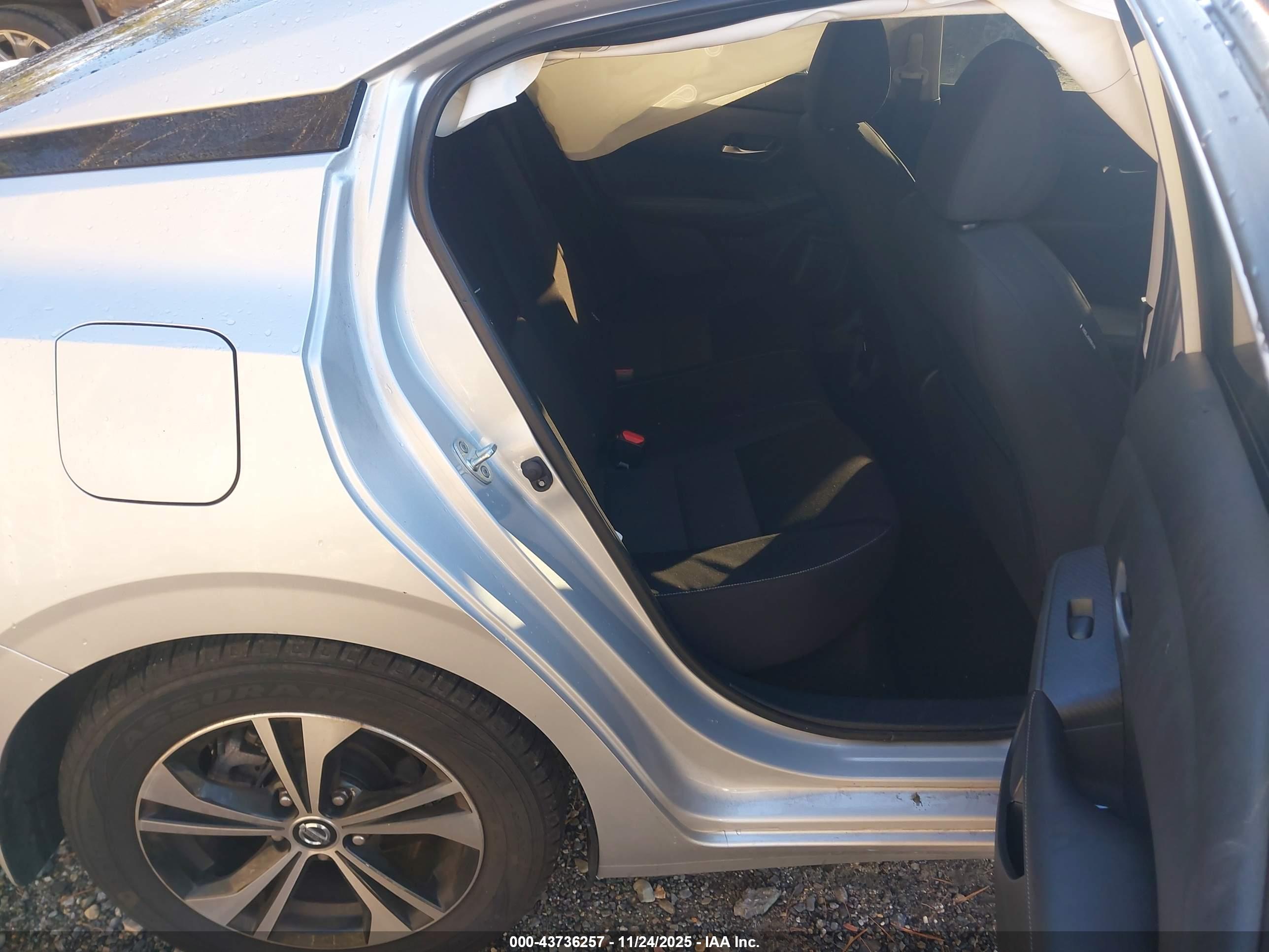 NISSAN SENTRA image 8