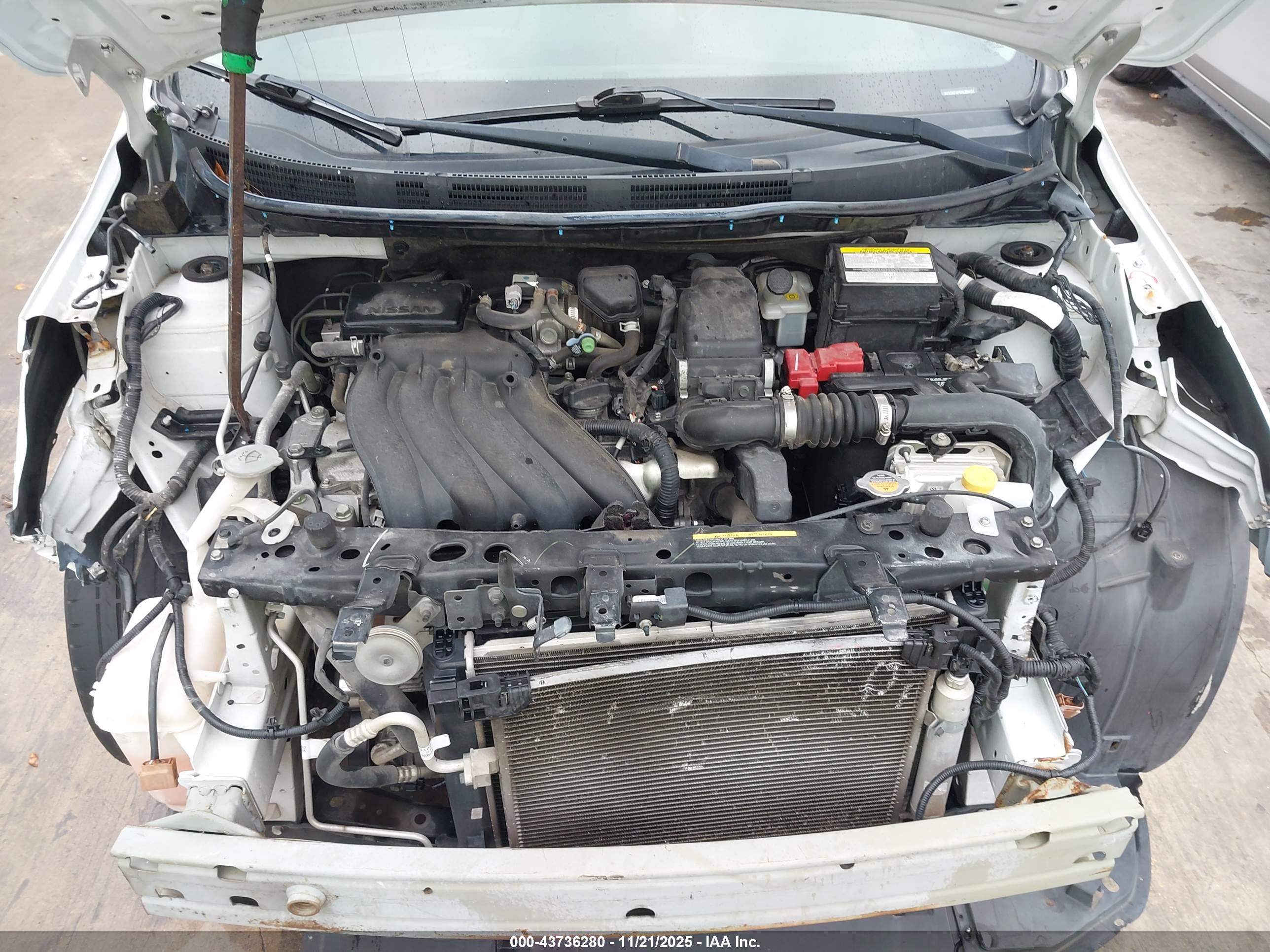 NISSAN VERSA image 10