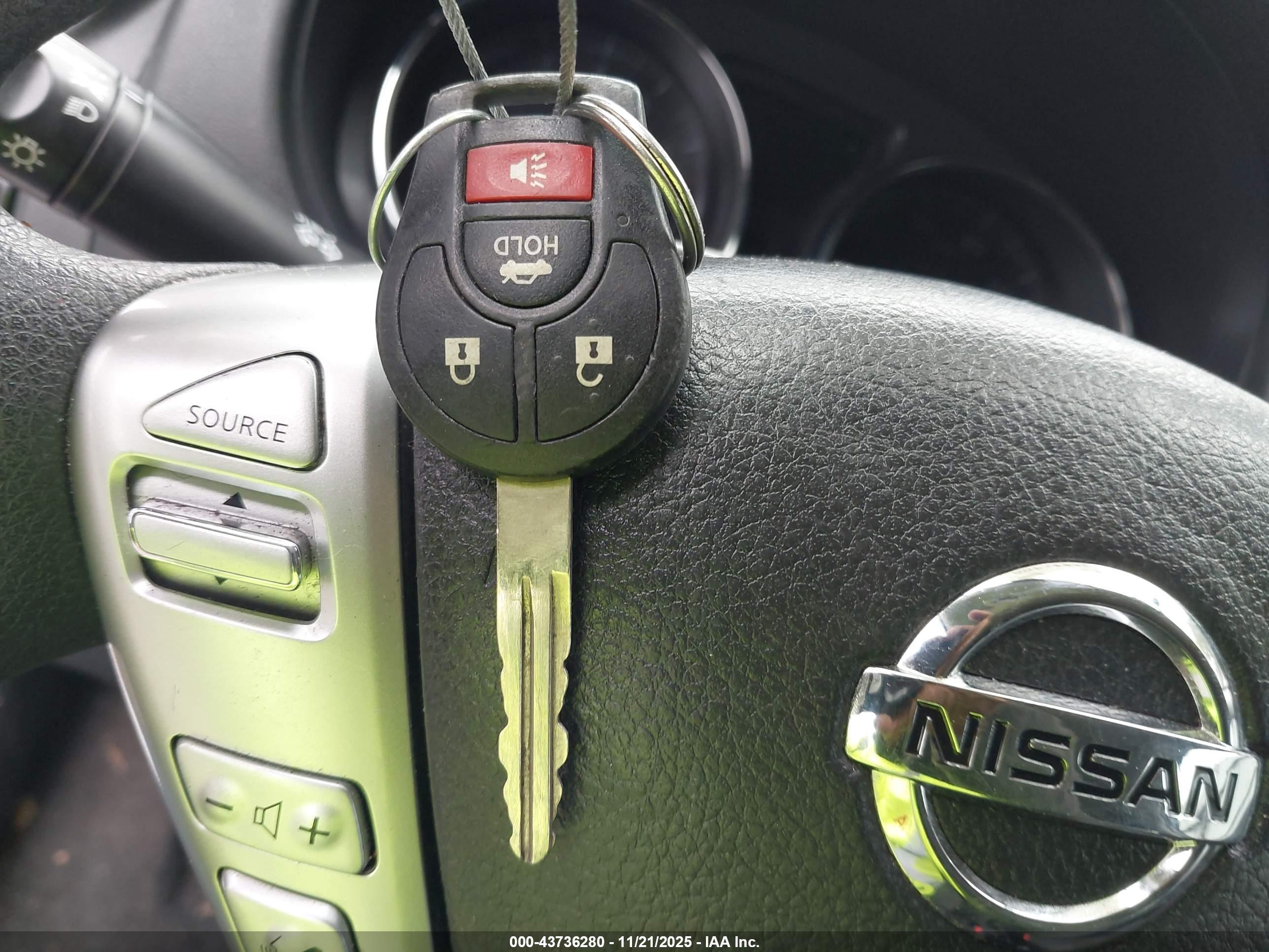 NISSAN VERSA image 11