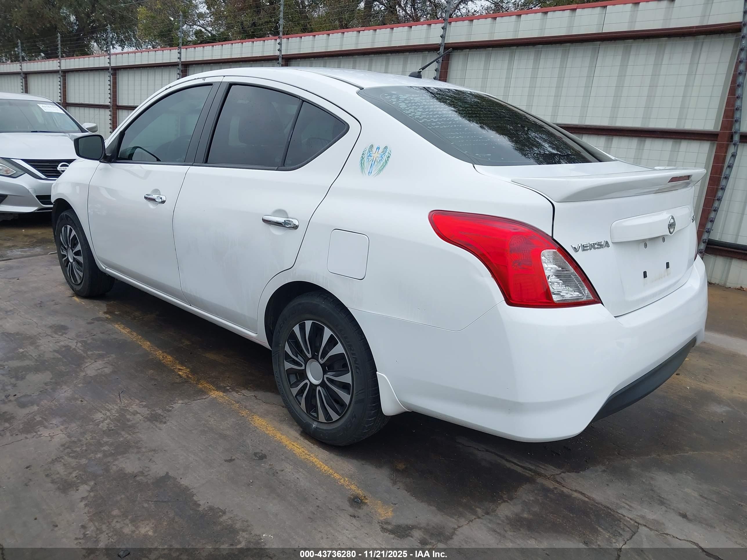 NISSAN VERSA image 3