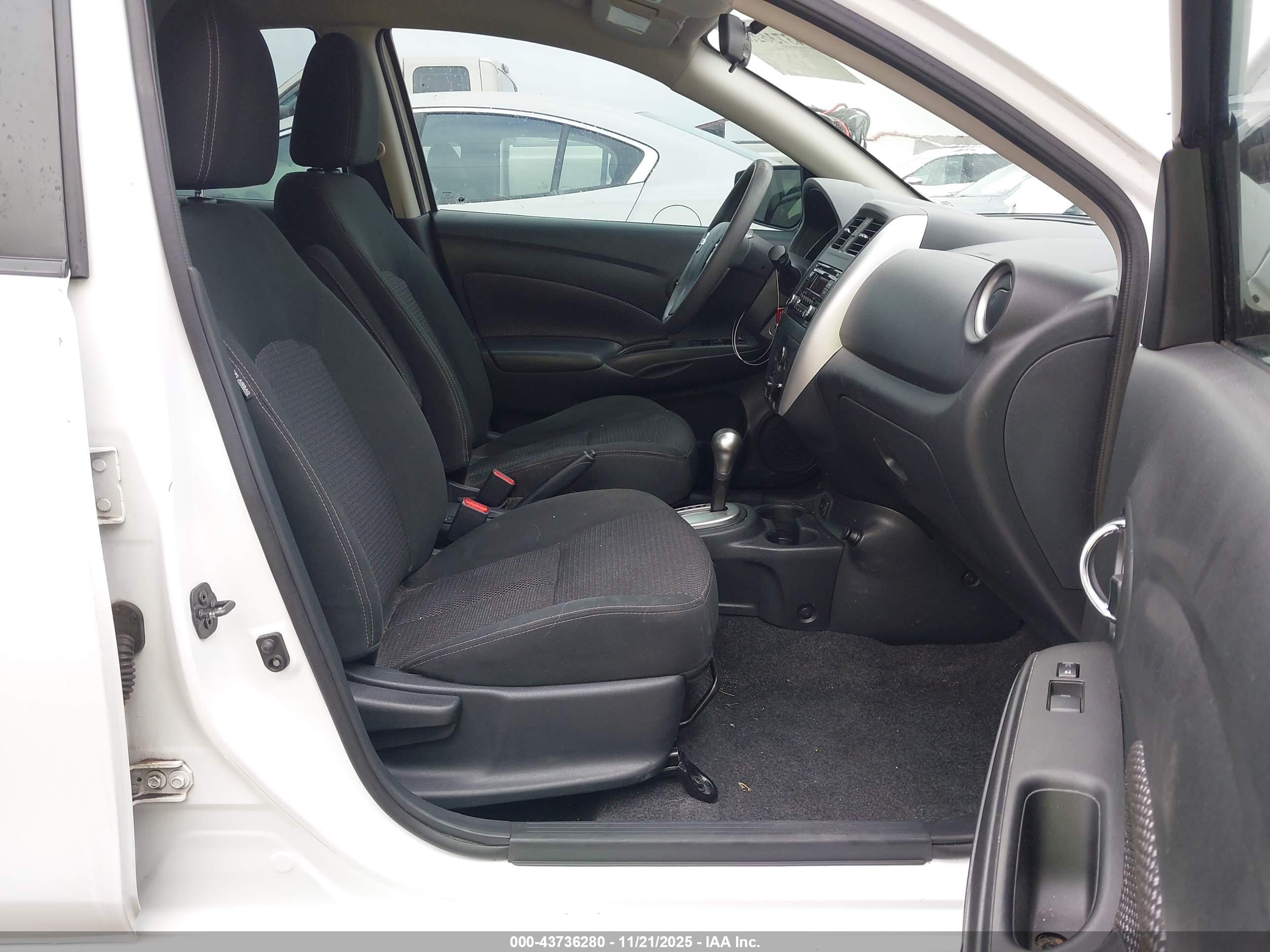 NISSAN VERSA image 5