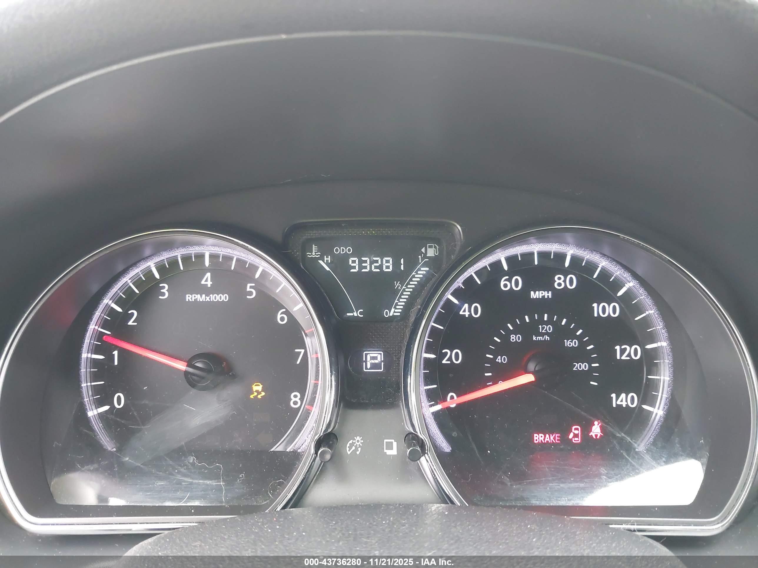 NISSAN VERSA image 7