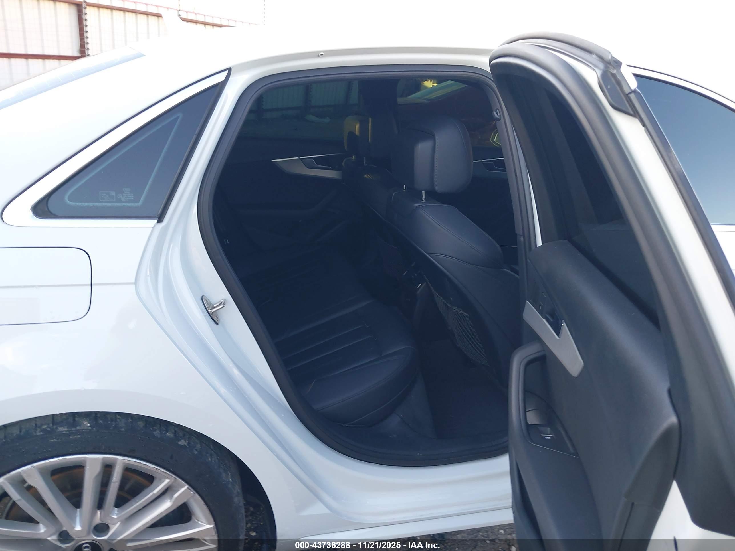 AUDI A4 image 8