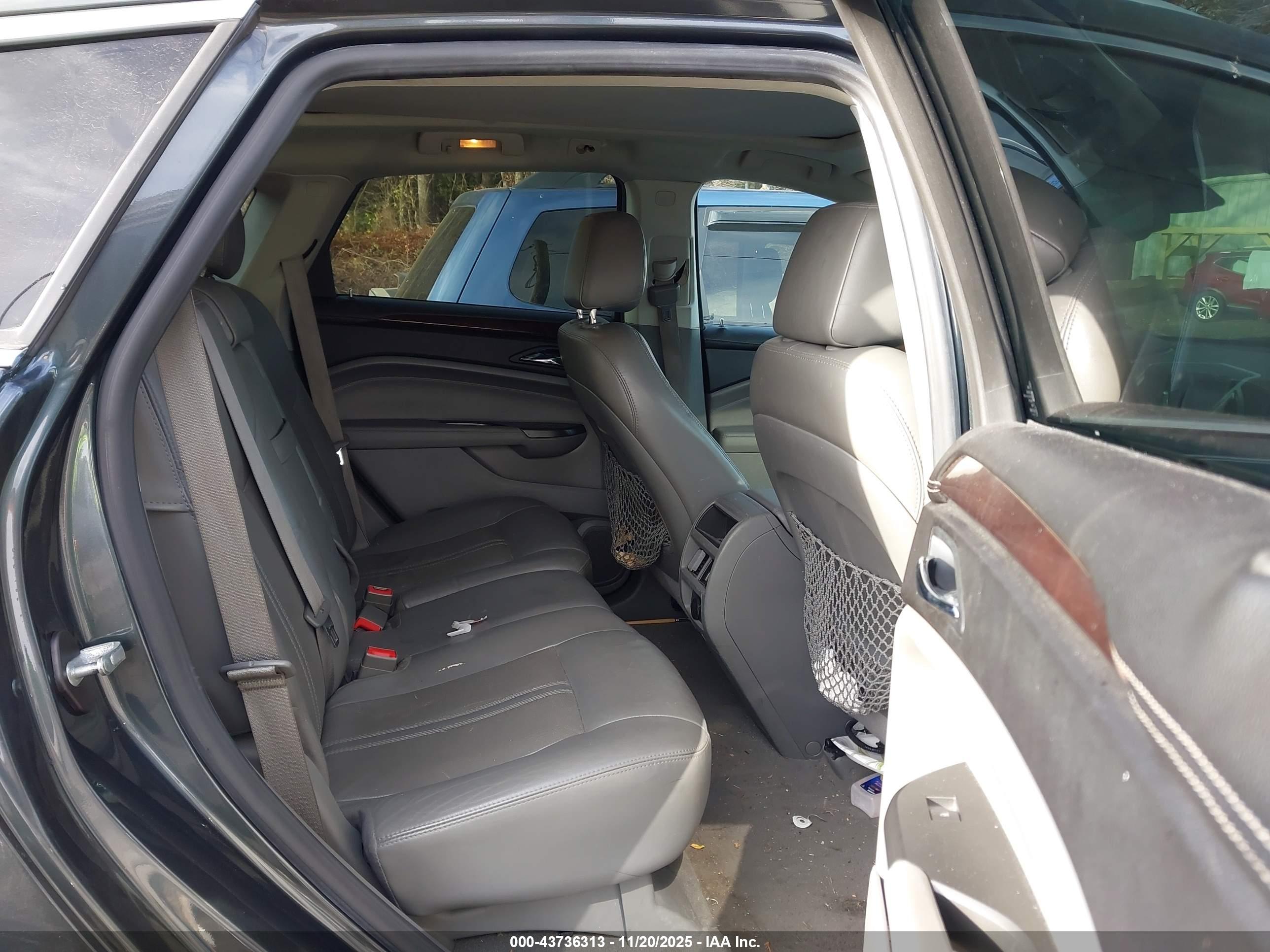 CADILLAC SRX image 8
