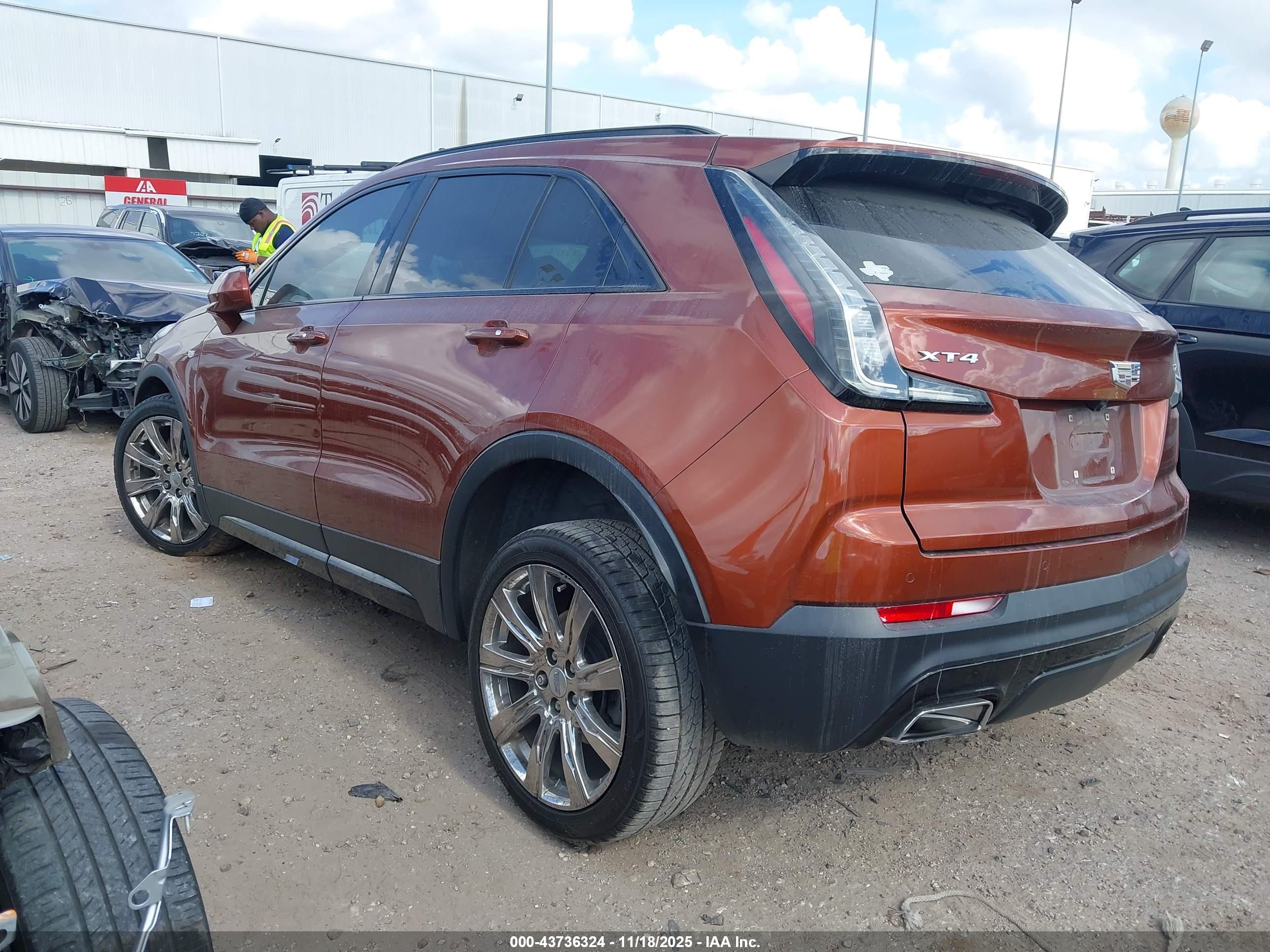 CADILLAC XT4 image 3