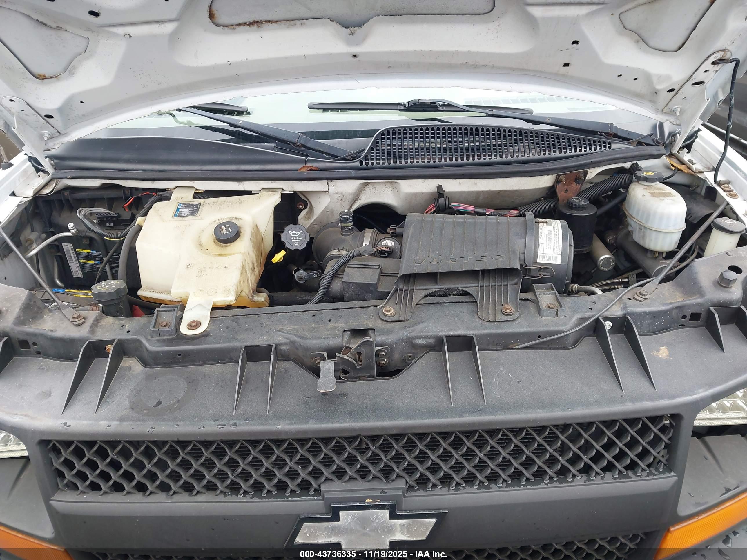 CHEVROLET EXPRESS image 10