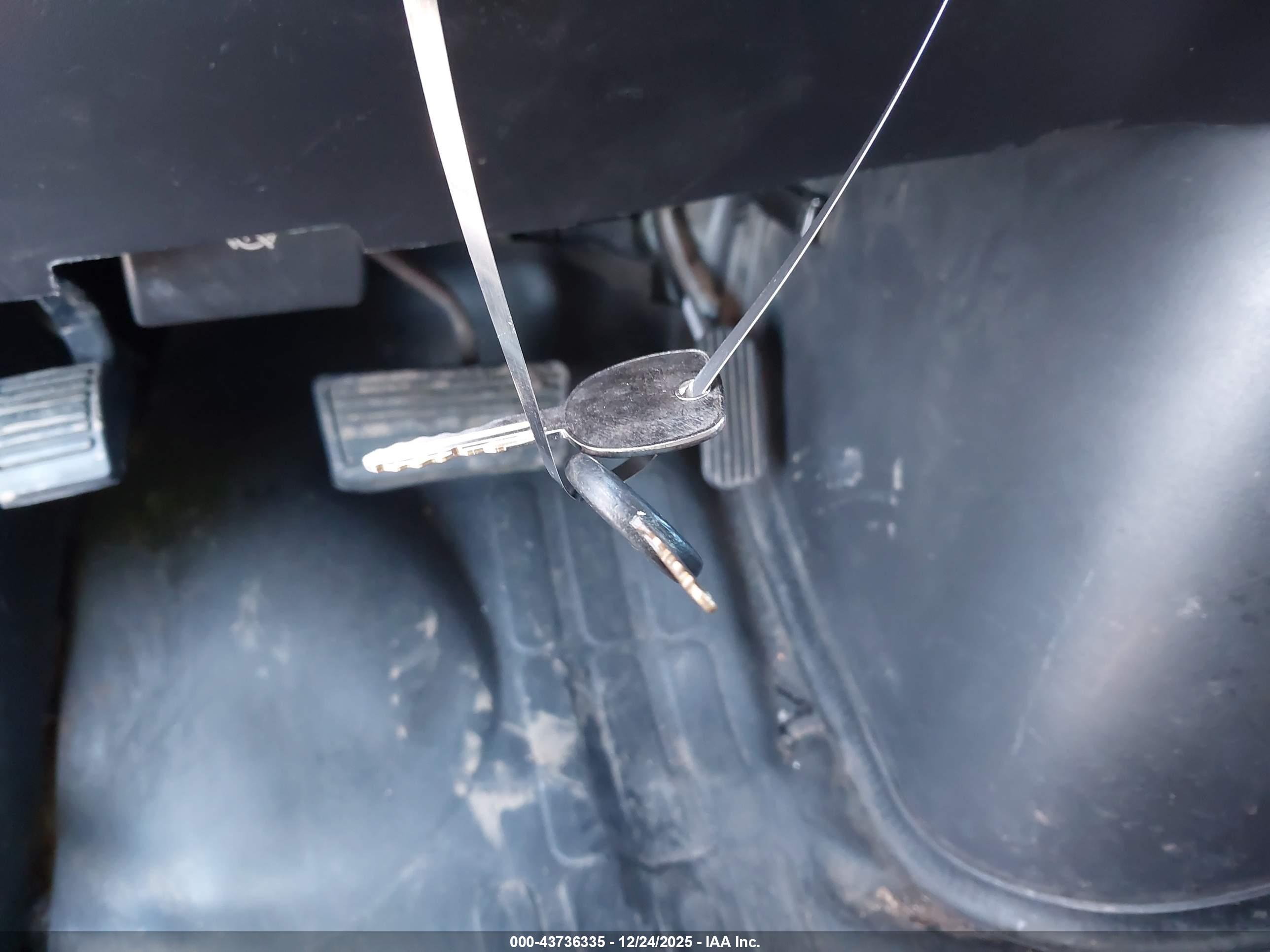 CHEVROLET EXPRESS image 11