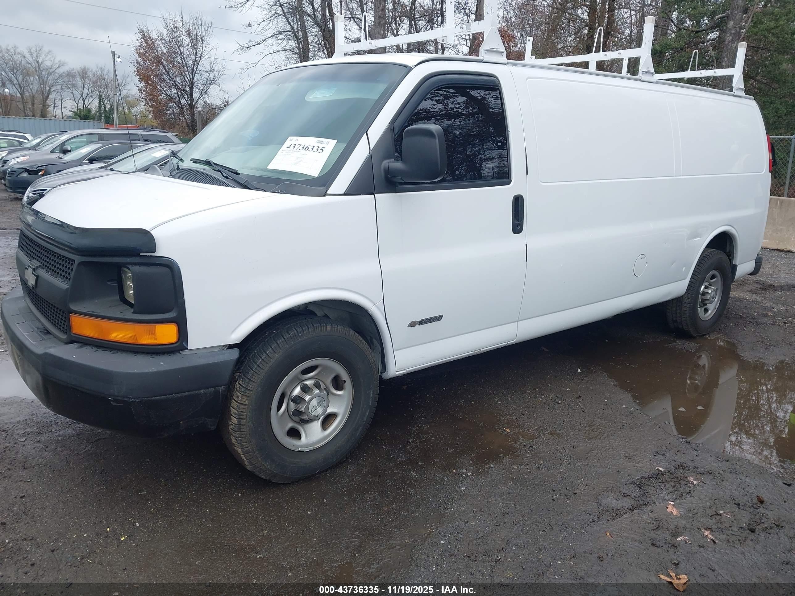 CHEVROLET EXPRESS image 2