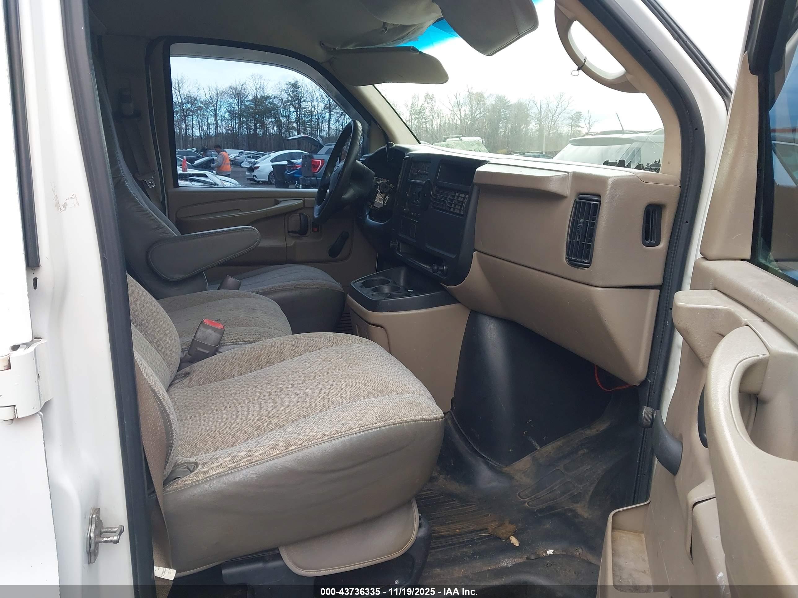 CHEVROLET EXPRESS image 5