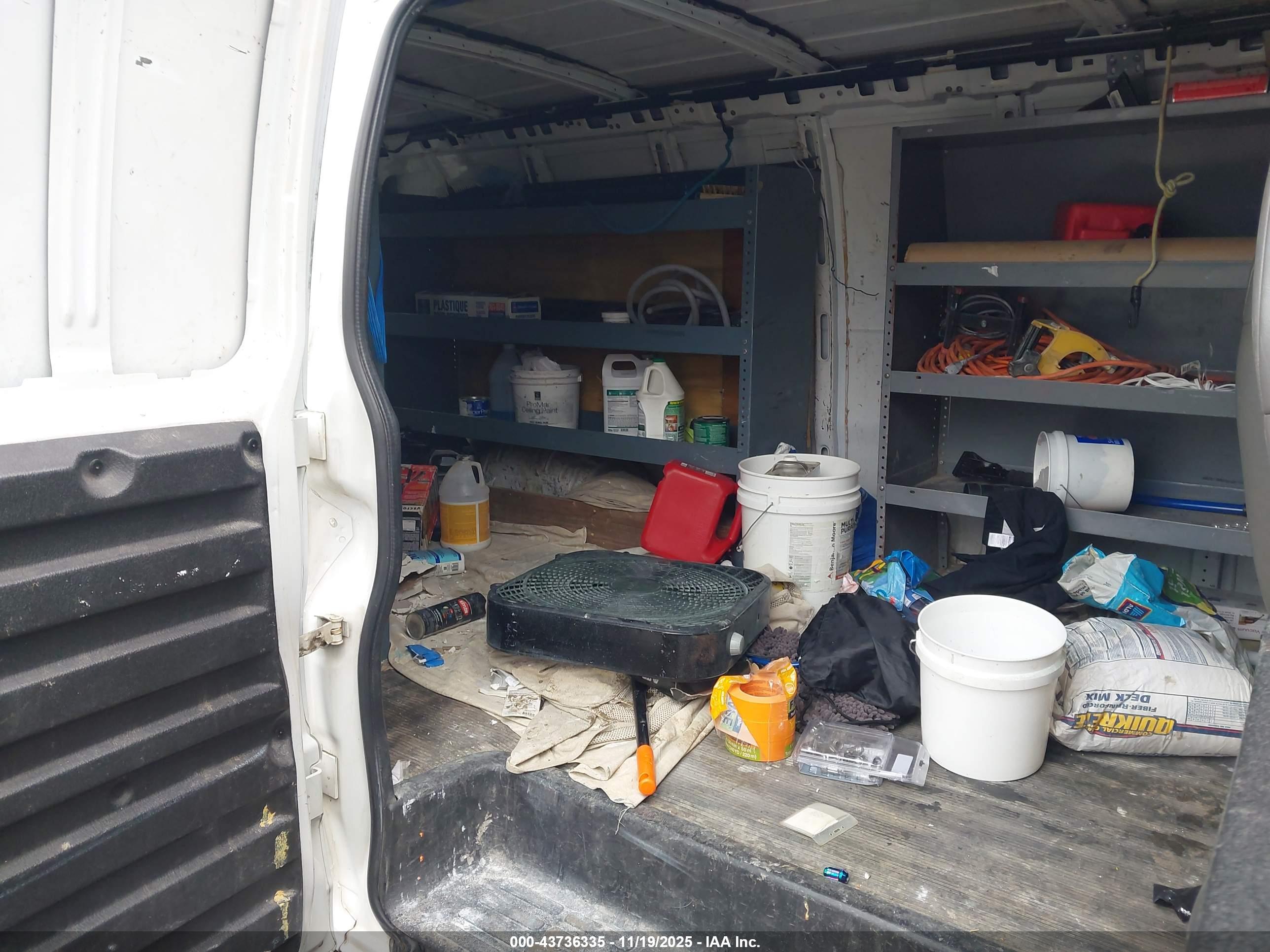 CHEVROLET EXPRESS image 8