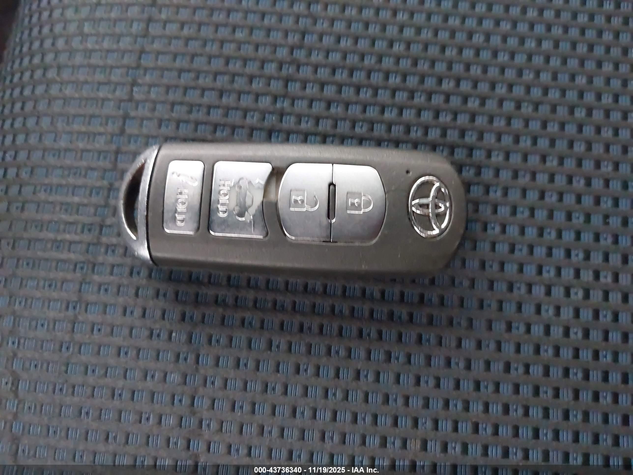 TOYOTA YARIS image 11