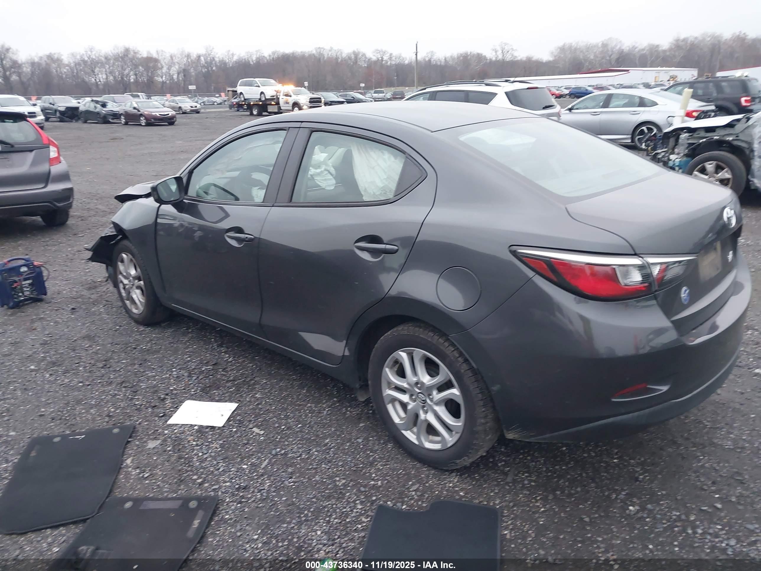 TOYOTA YARIS image 3