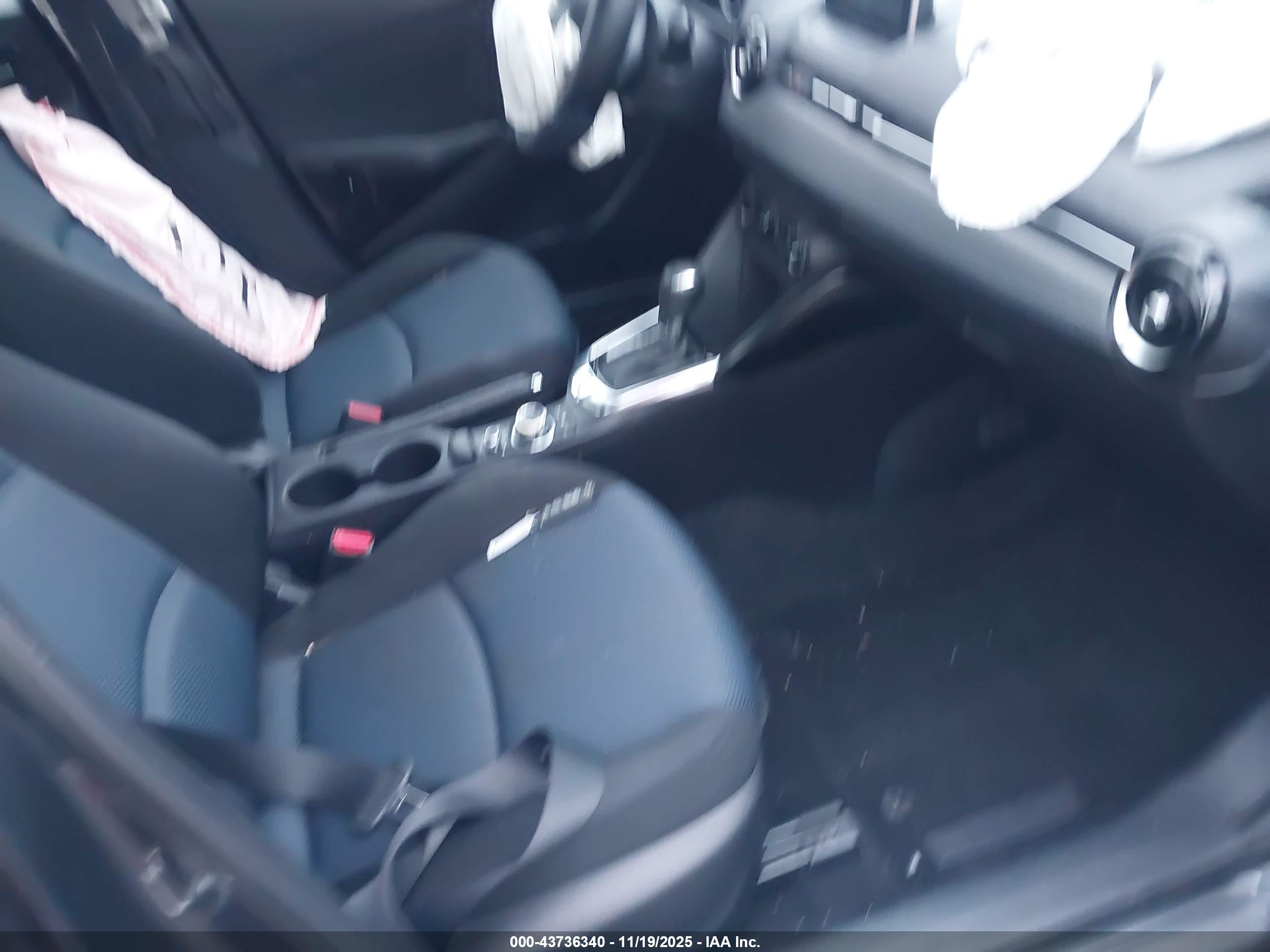 TOYOTA YARIS image 5