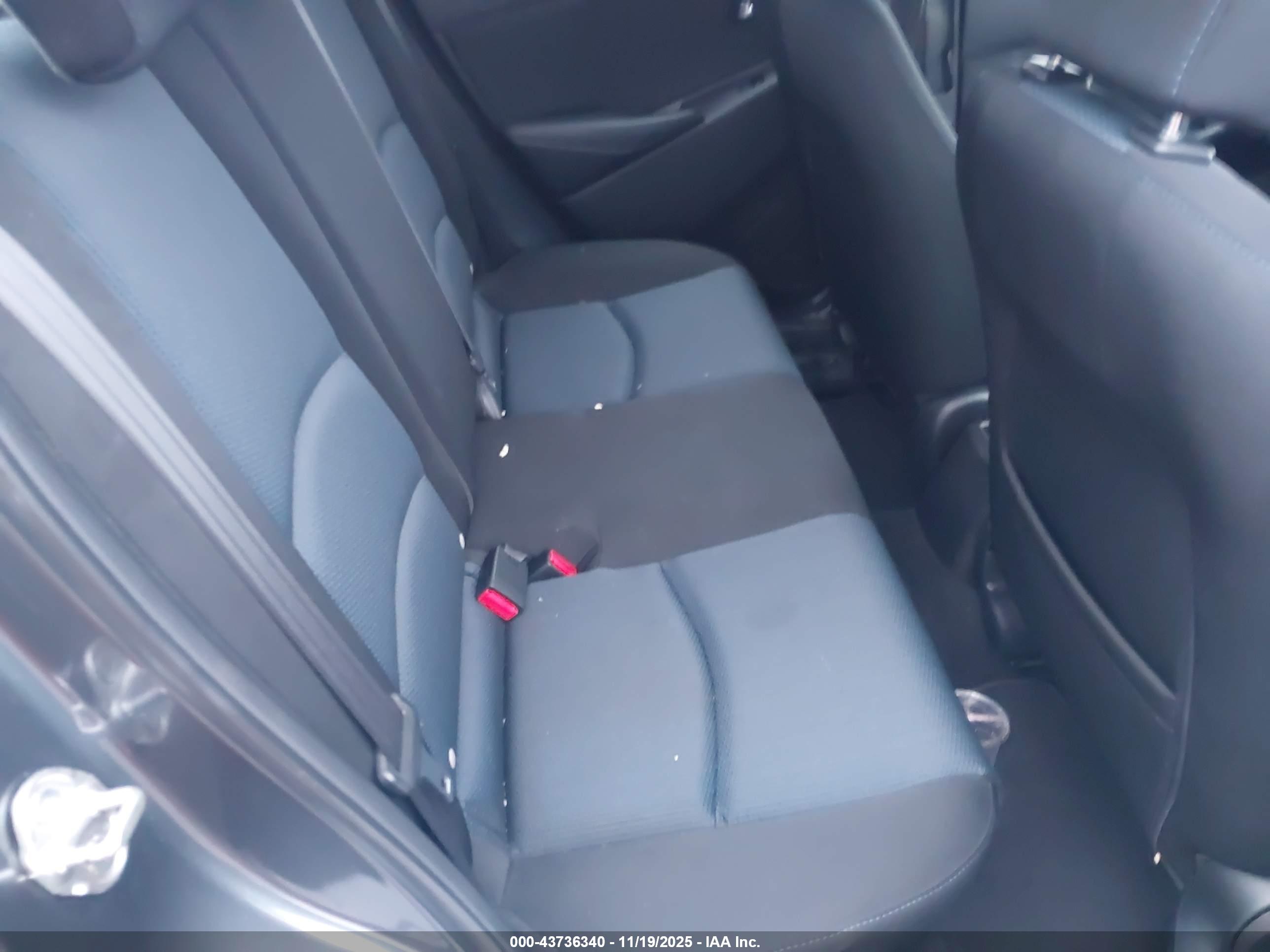TOYOTA YARIS image 8